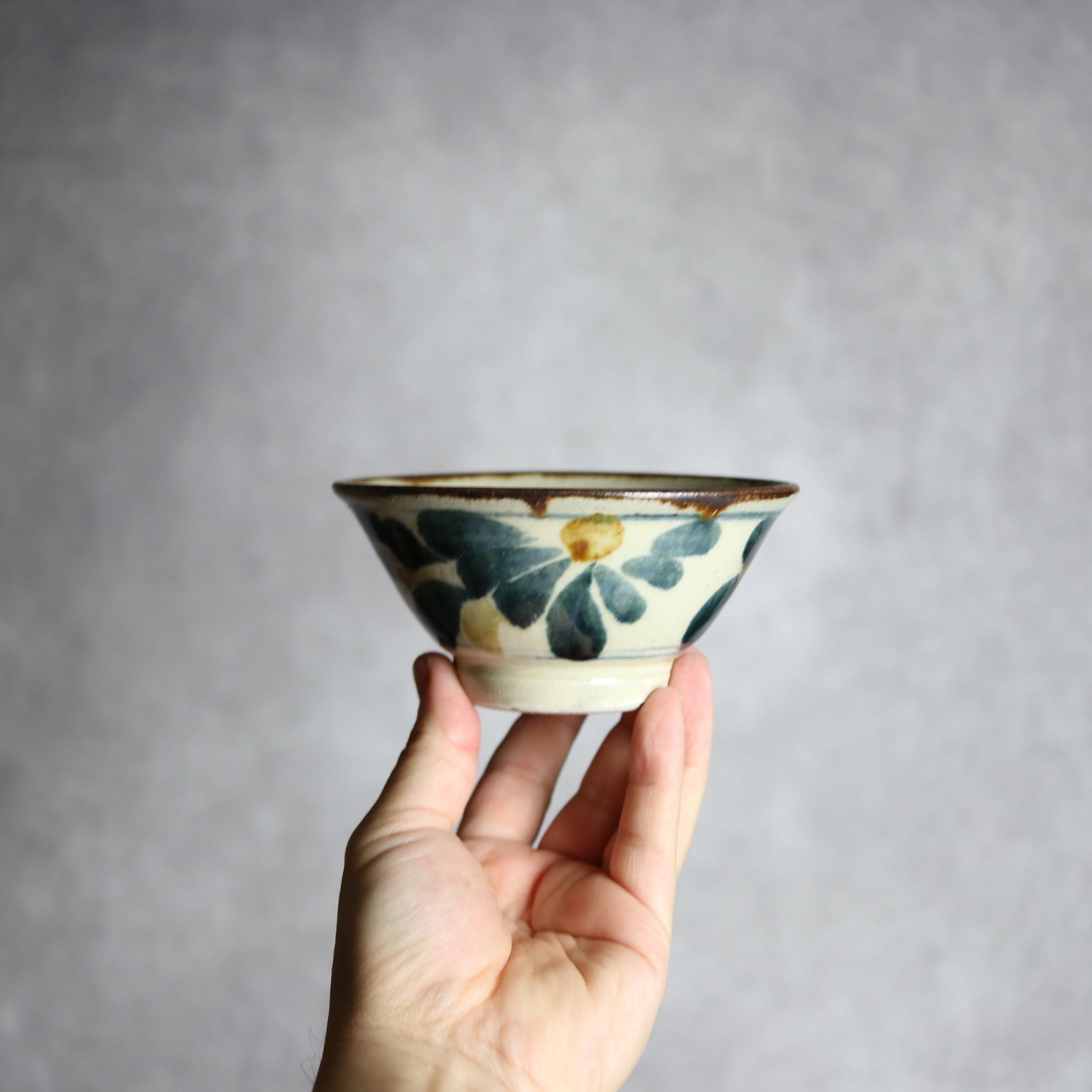 4寸マカイ1 飴 呉須釉 菊花唐草 やちむん 陶器 いずみ窯 島袋工房 やちむん 陶器.