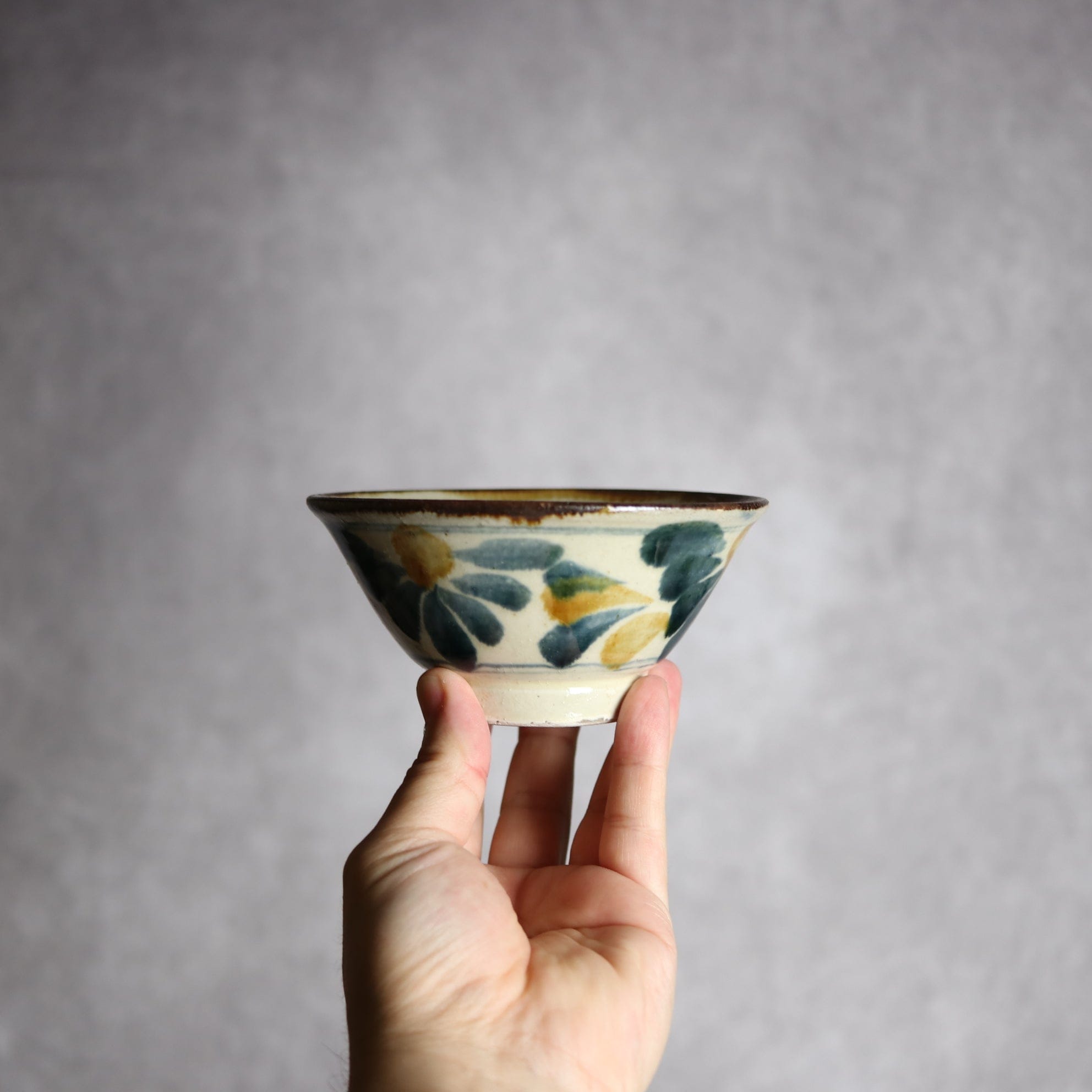 4寸マカイ1 飴 呉須釉 菊花唐草 やちむん 陶器 いずみ窯 島袋工房 やちむん 陶器.