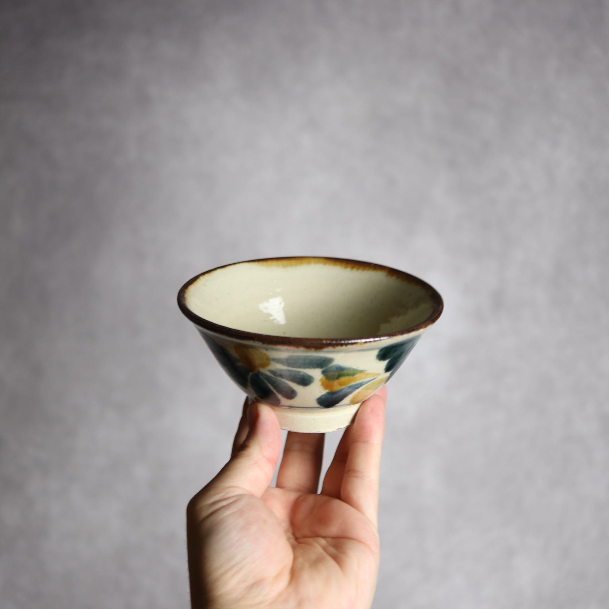 4寸マカイ1 飴 呉須釉 菊花唐草 やちむん 陶器 いずみ窯 島袋工房 やちむん 陶器.