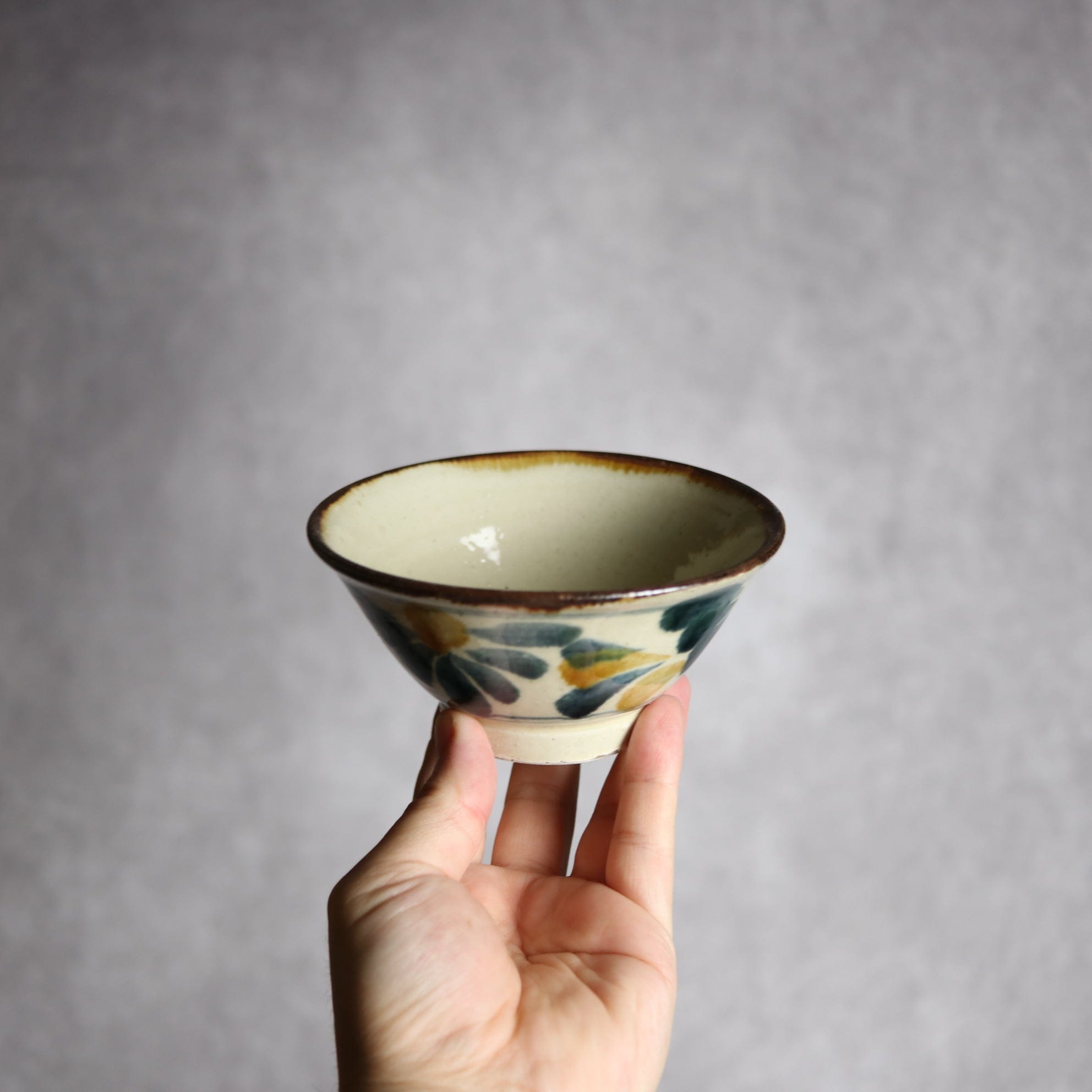 4寸マカイ1 飴 呉須釉 菊花唐草 やちむん 陶器 いずみ窯 島袋工房 やちむん 陶器.
