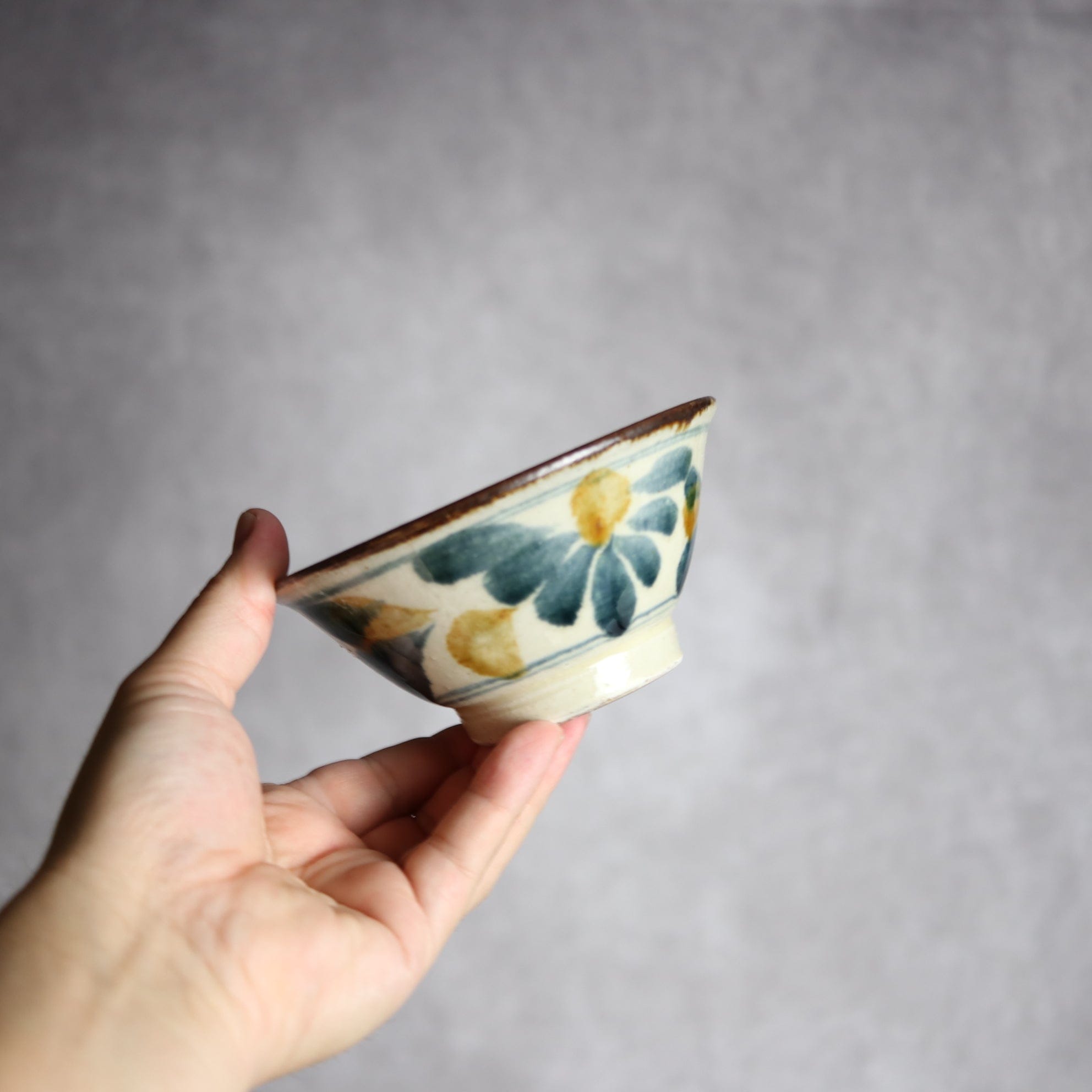 4寸マカイ1 飴 呉須釉 菊花唐草 やちむん 陶器 いずみ窯 島袋工房 やちむん 陶器.