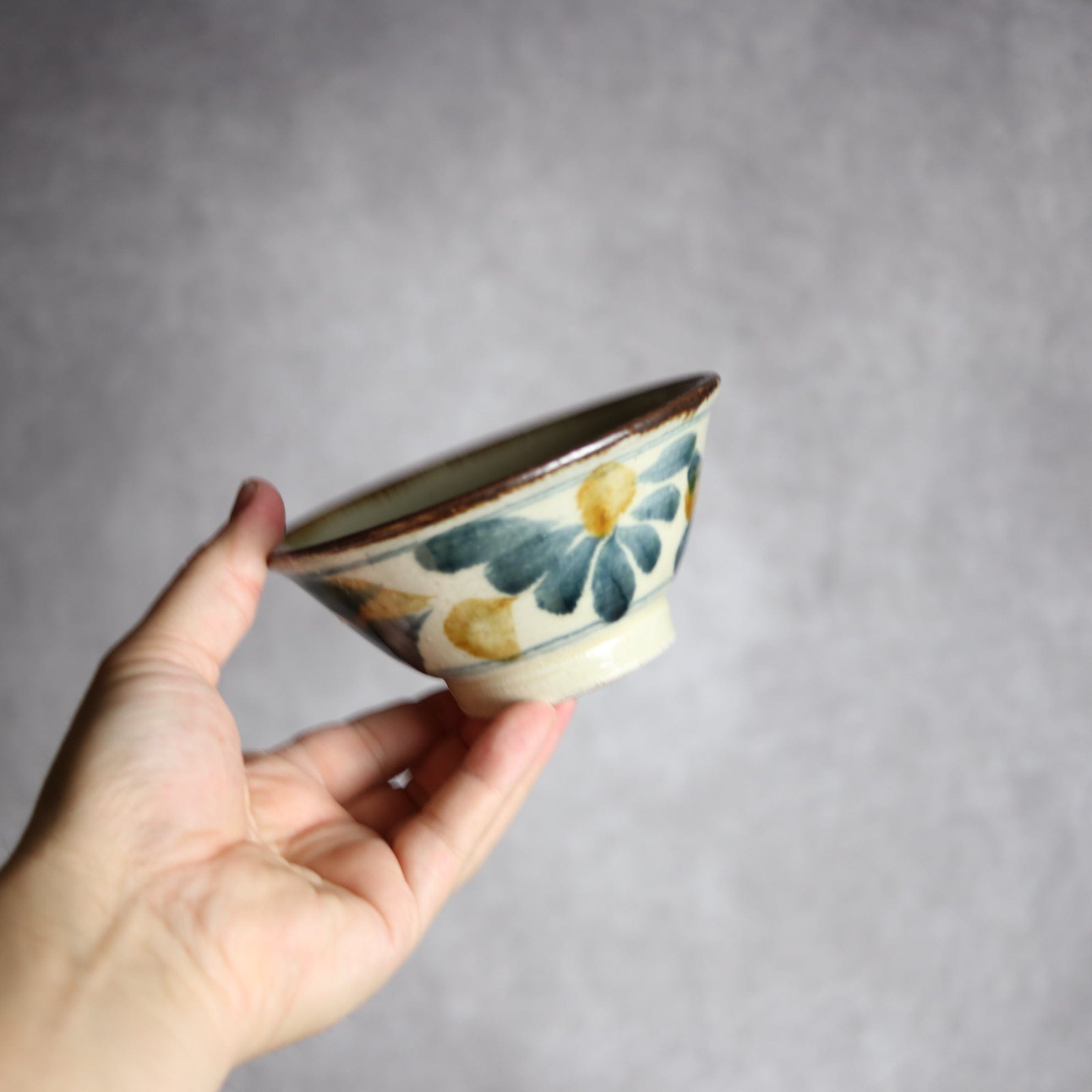 4寸マカイ1 飴 呉須釉 菊花唐草 やちむん 陶器 いずみ窯 島袋工房 やちむん 陶器.