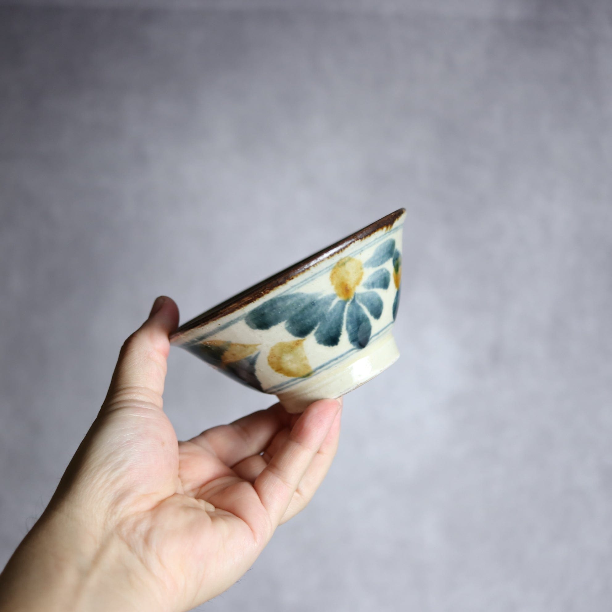 4寸マカイ1 飴 呉須釉 菊花唐草 やちむん 陶器 いずみ窯 島袋工房 やちむん 陶器.