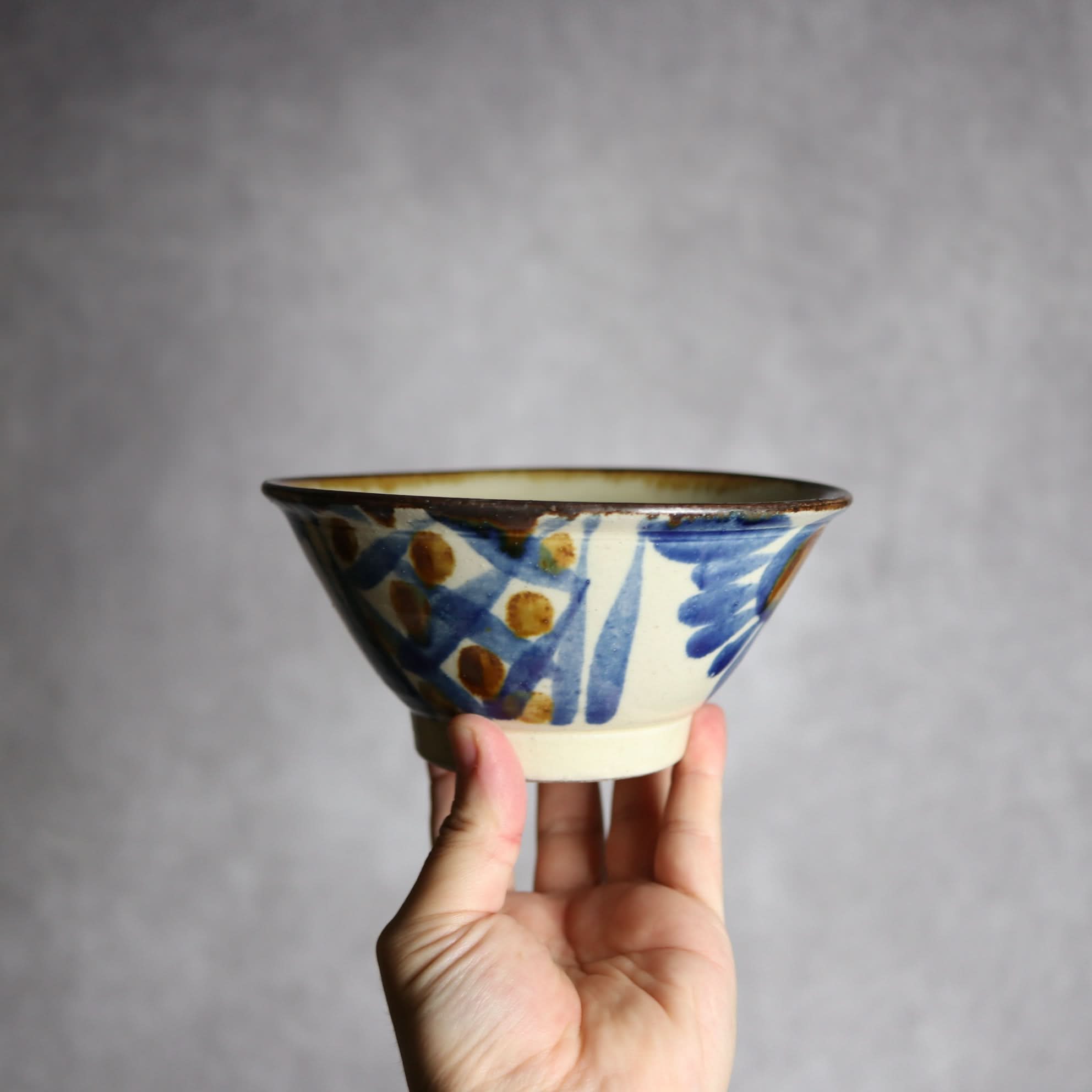 5寸マカイ1 飴 呉須釉菊唐草 格子点打 やちむん 陶器 いずみ窯 島袋工房 やちむん 陶器.