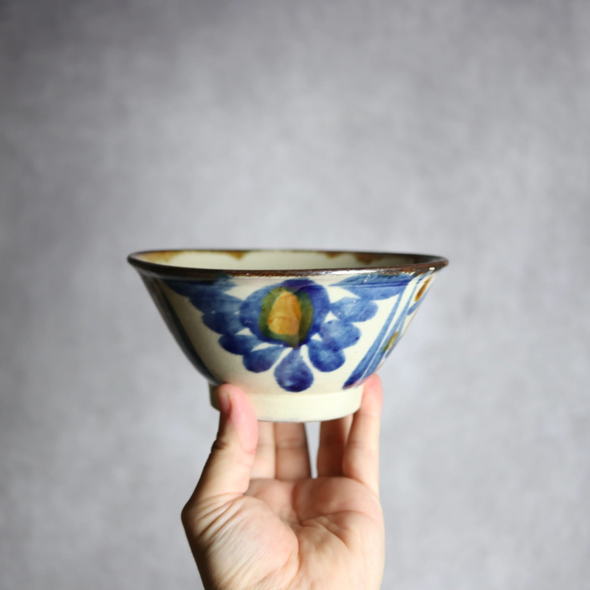 5寸マカイ1 飴 呉須釉菊唐草 格子点打 やちむん 陶器 いずみ窯 島袋工房 やちむん 陶器.