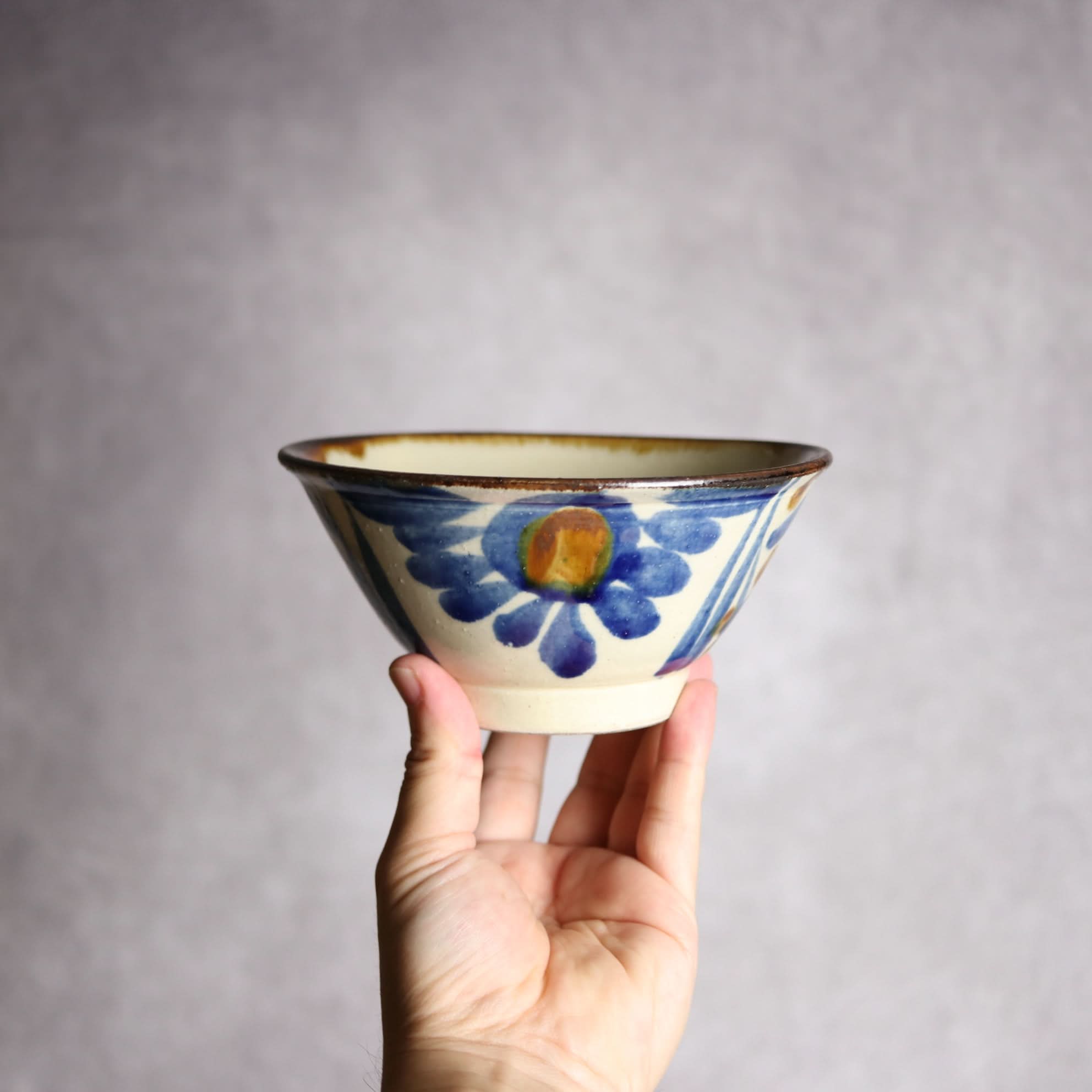 5寸マカイ1 飴 呉須釉菊唐草 格子点打 やちむん 陶器 いずみ窯 島袋工房 やちむん 陶器.