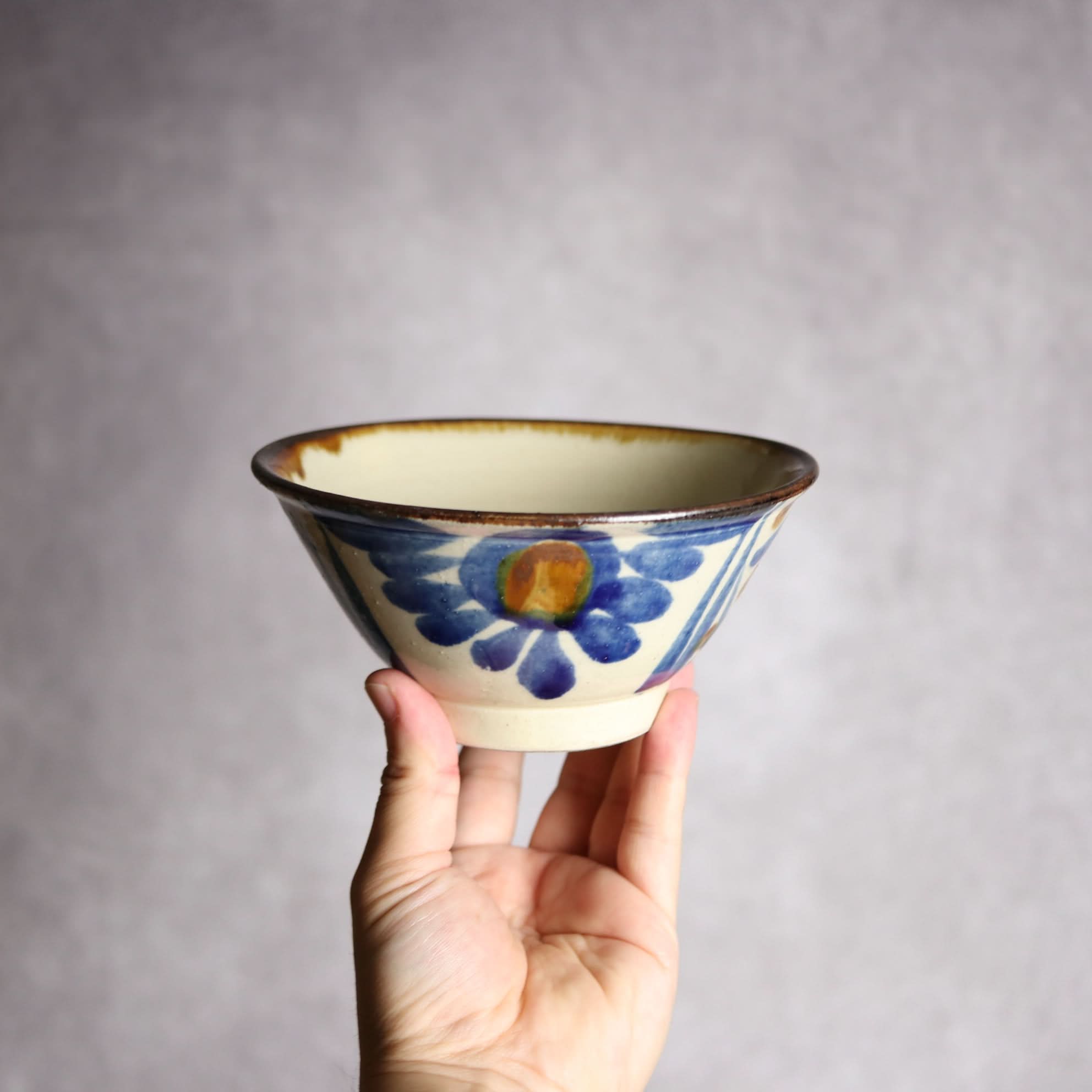 5寸マカイ1 飴 呉須釉菊唐草 格子点打 やちむん 陶器 いずみ窯 島袋工房 やちむん 陶器.