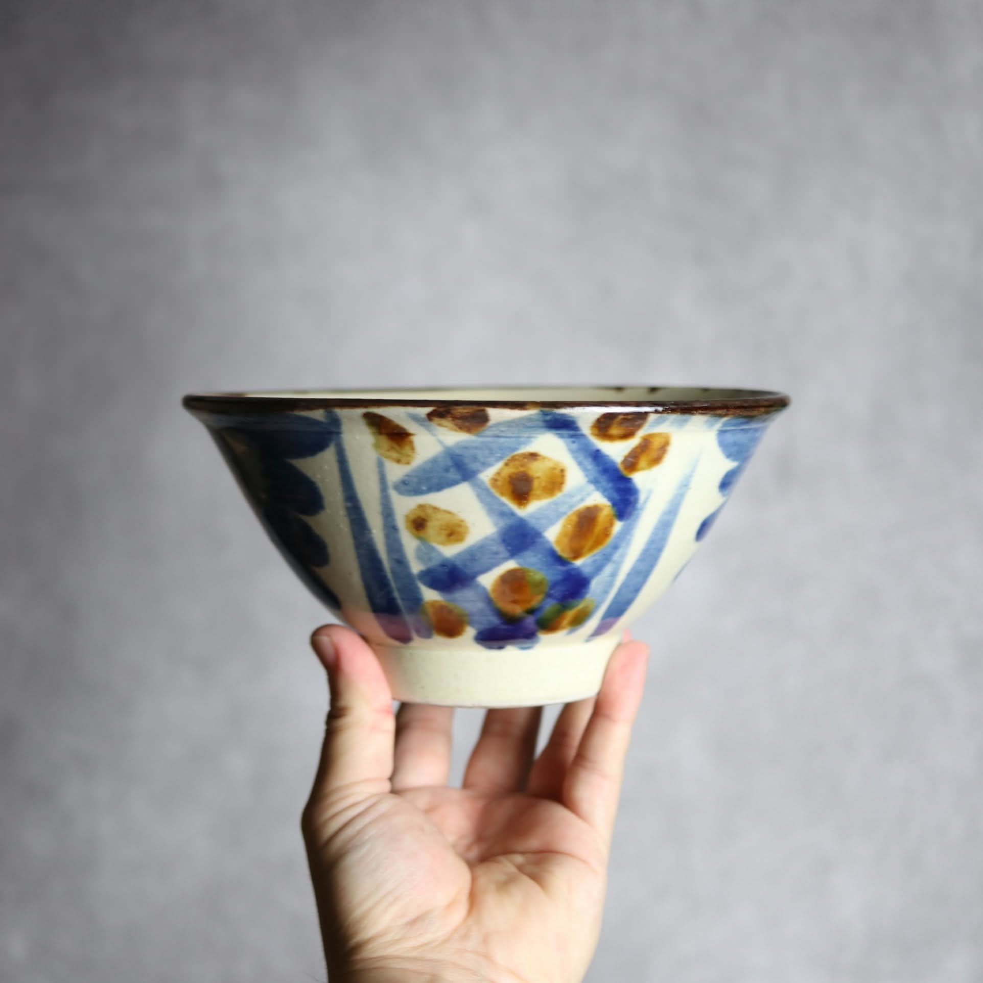 6寸マカイ1 飴 呉須釉 菊唐草 格子点打 やちむん 陶器 いずみ窯 島袋工房 やちむん 陶器.