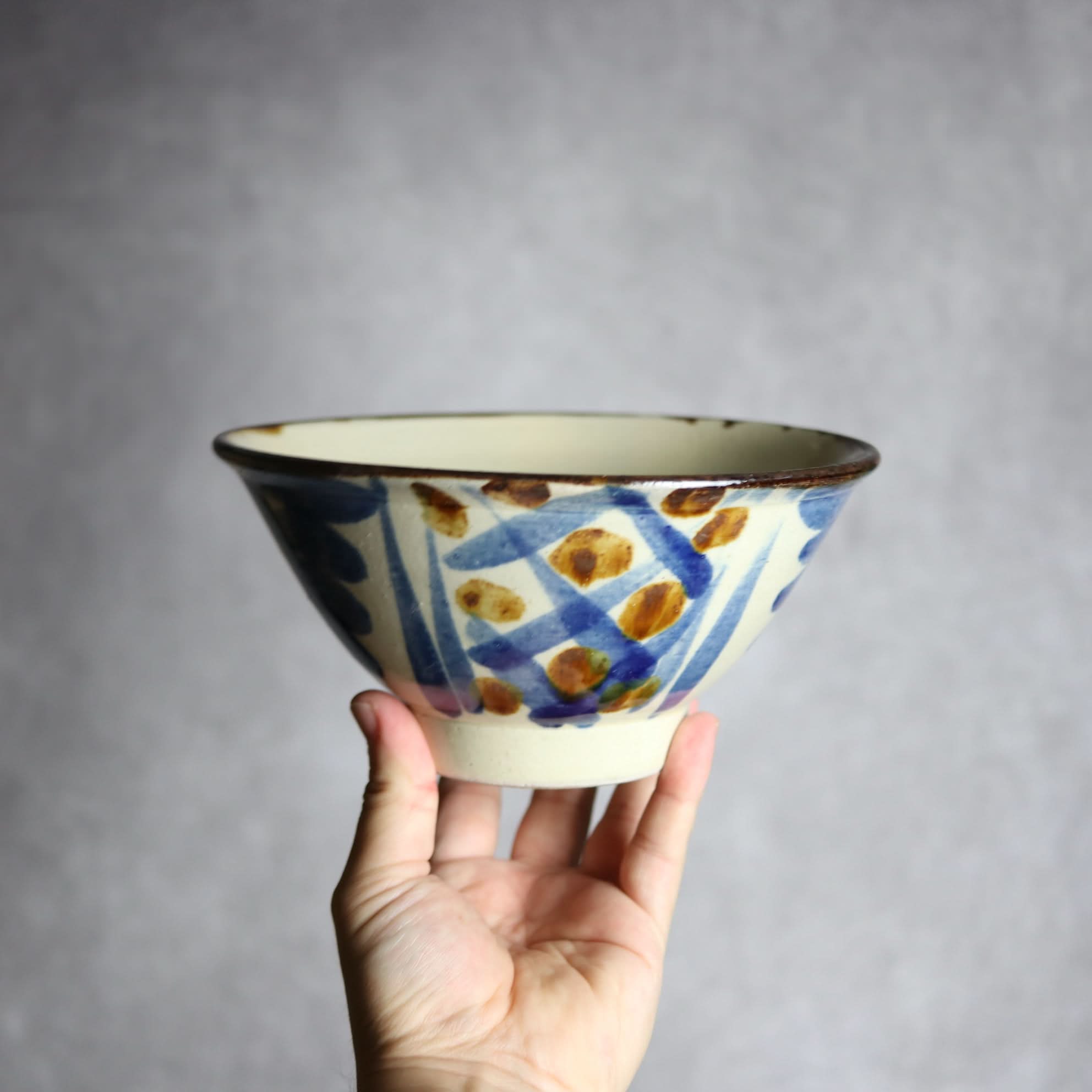 6寸マカイ1 飴 呉須釉 菊唐草 格子点打 やちむん 陶器 いずみ窯 島袋工房 やちむん 陶器.