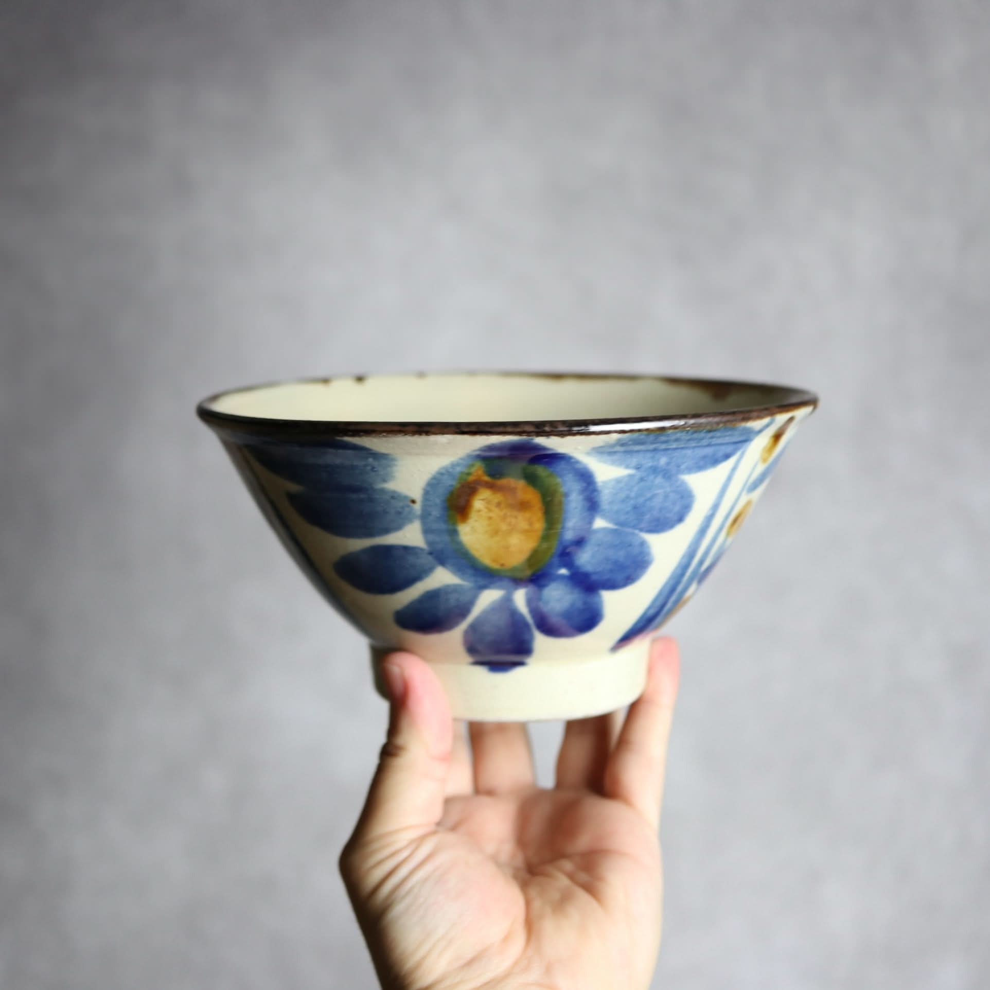 6寸マカイ1 飴 呉須釉 菊唐草 格子点打 やちむん 陶器 いずみ窯 島袋工房 やちむん 陶器.