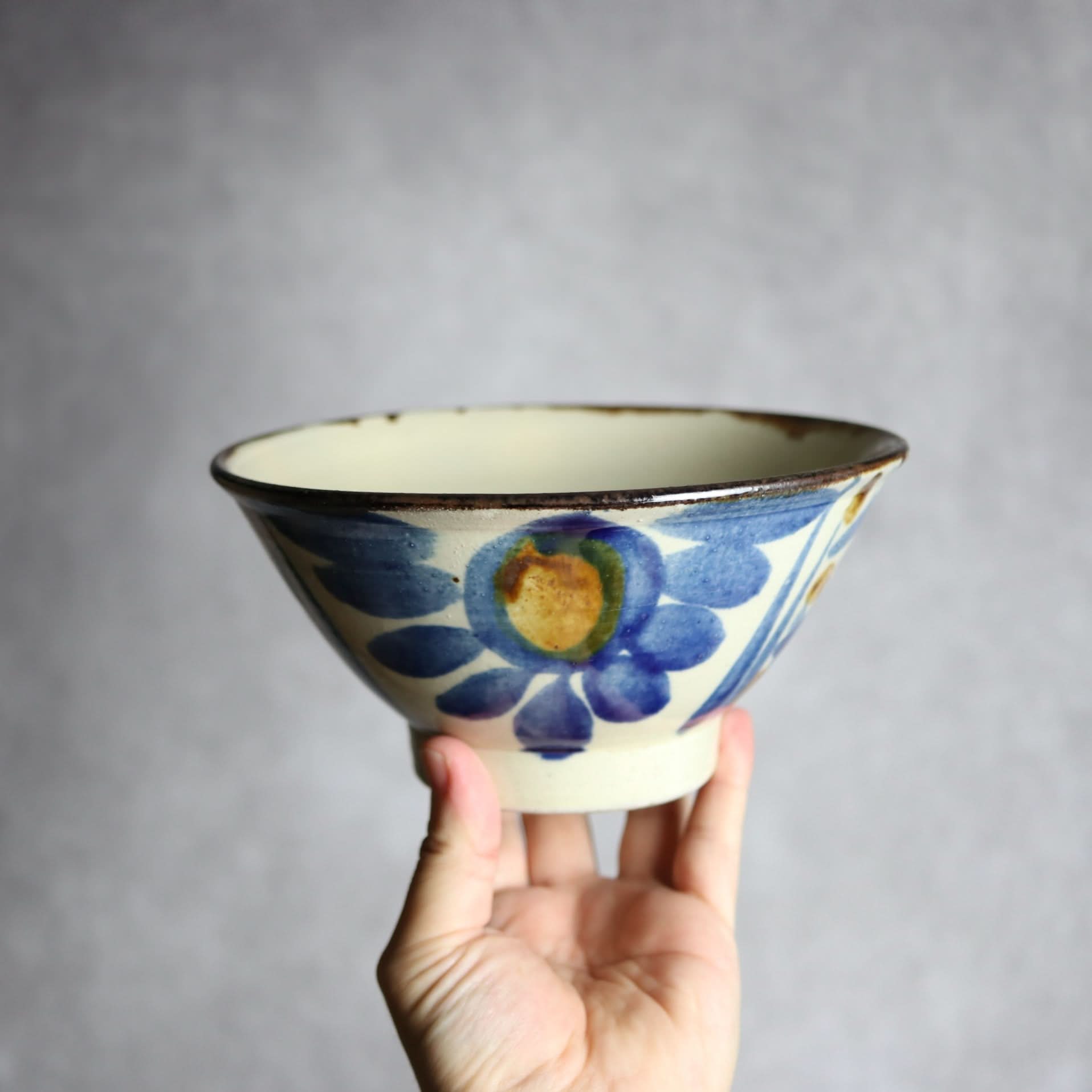 6寸マカイ1 飴 呉須釉 菊唐草 格子点打 やちむん 陶器 いずみ窯 島袋工房 やちむん 陶器.