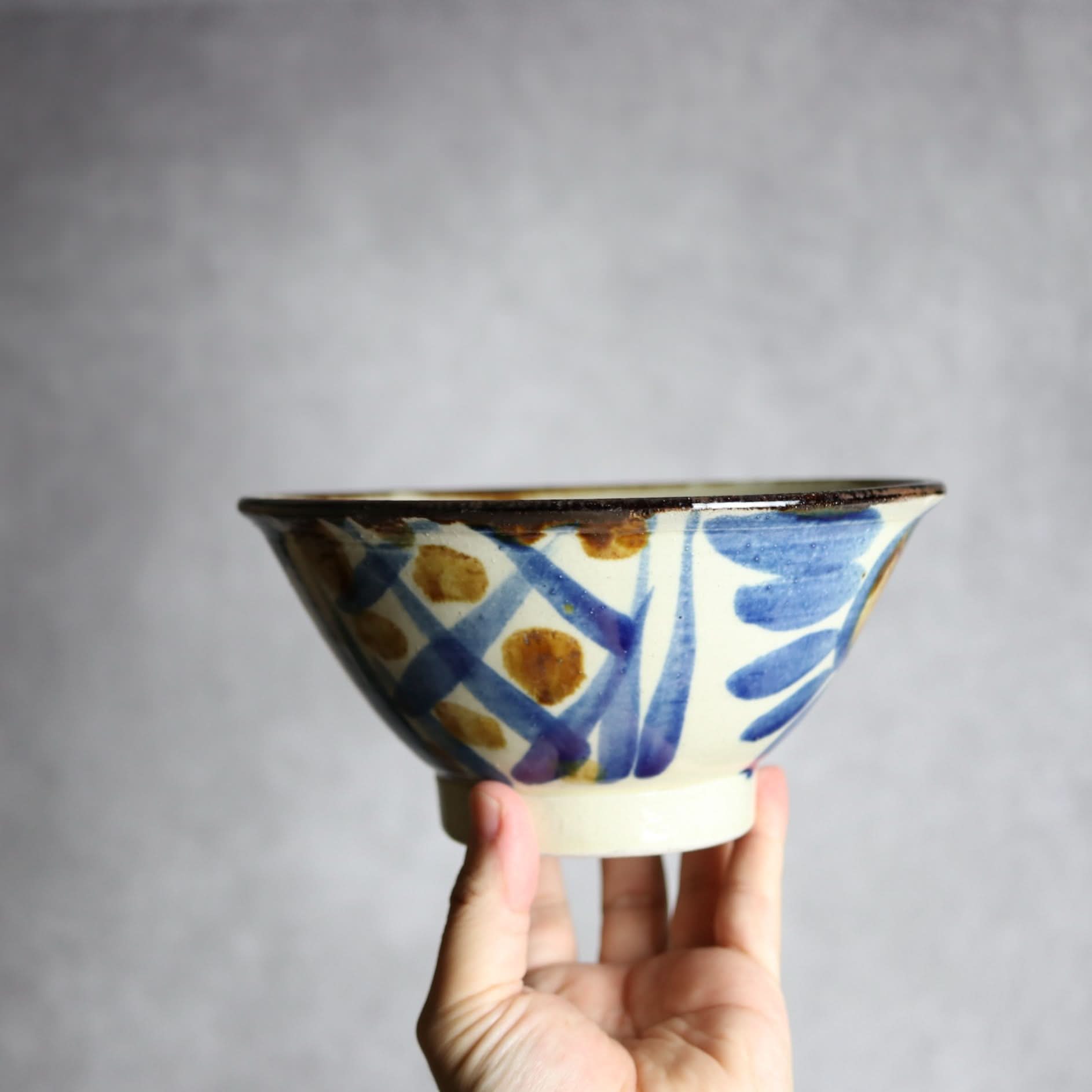 6寸マカイ1 飴 呉須釉 菊唐草 格子点打 やちむん 陶器 いずみ窯 島袋工房 やちむん 陶器.