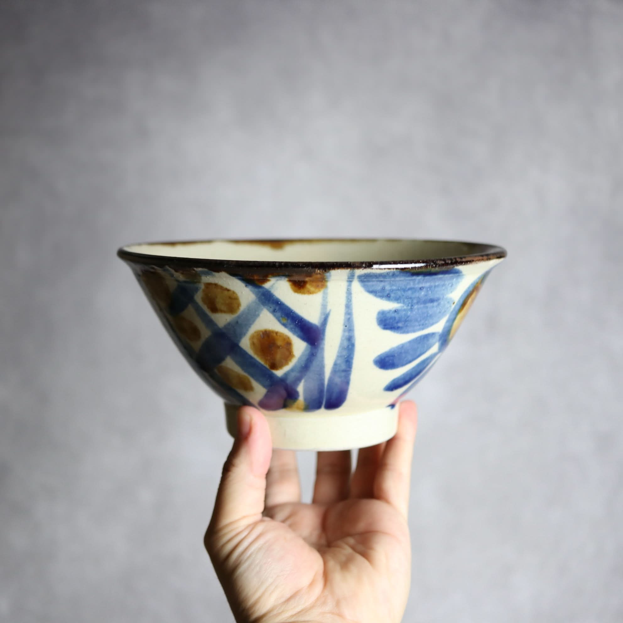 6寸マカイ1 飴 呉須釉 菊唐草 格子点打 やちむん 陶器 いずみ窯 島袋工房 やちむん 陶器.