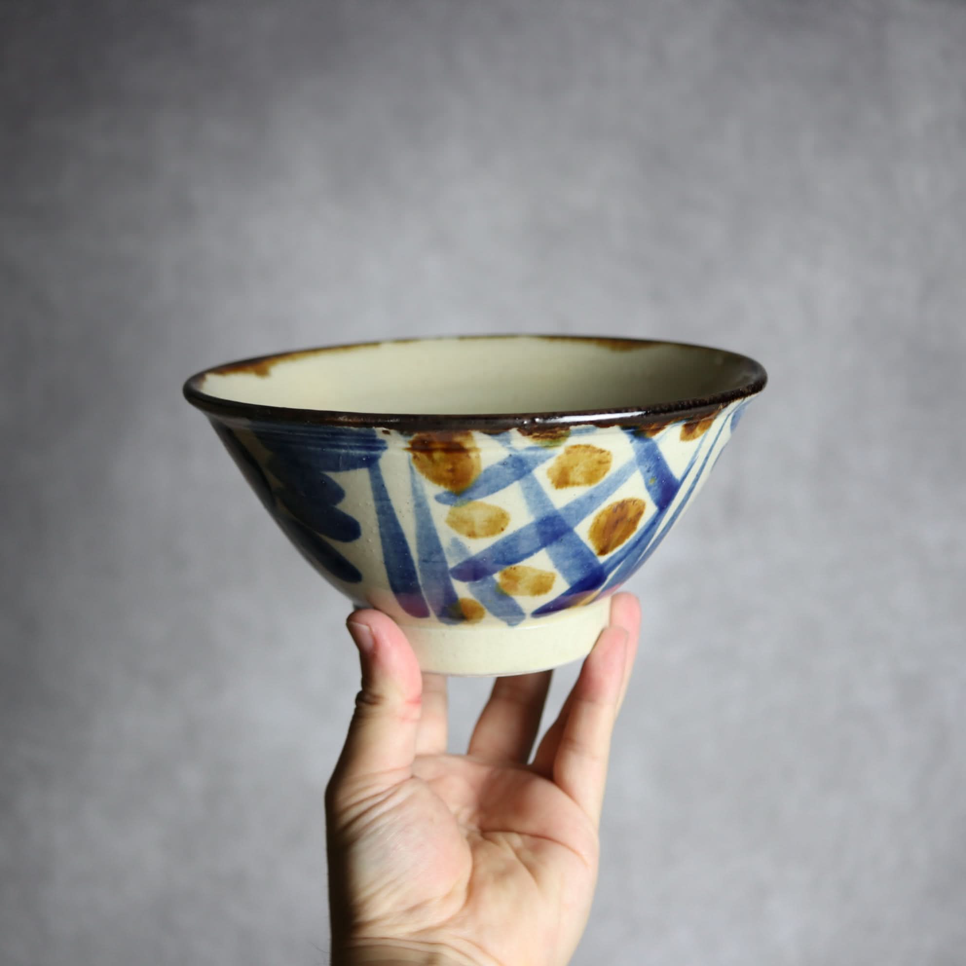 6寸マカイ1 飴 呉須釉 菊唐草 格子点打 やちむん 陶器 いずみ窯 島袋工房 やちむん 陶器.