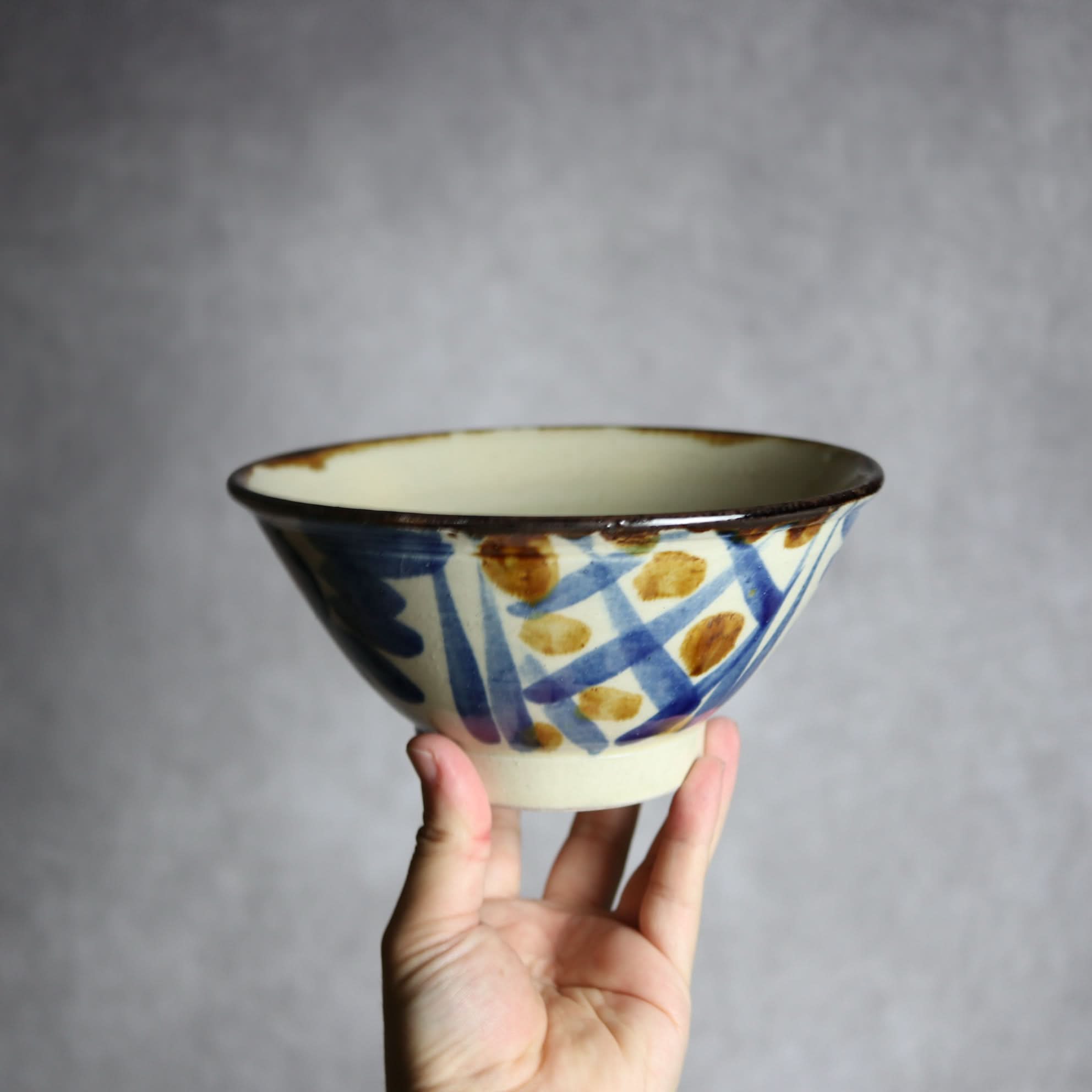 6寸マカイ1 飴 呉須釉 菊唐草 格子点打 やちむん 陶器 いずみ窯 島袋工房 やちむん 陶器.