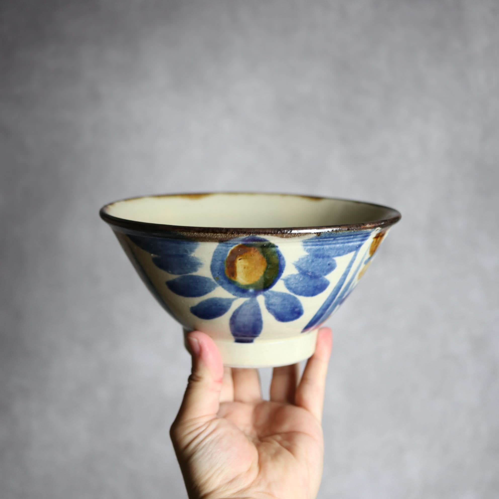 6寸マカイ1 飴 呉須釉 菊唐草 格子点打 やちむん 陶器 いずみ窯 島袋工房 やちむん 陶器.