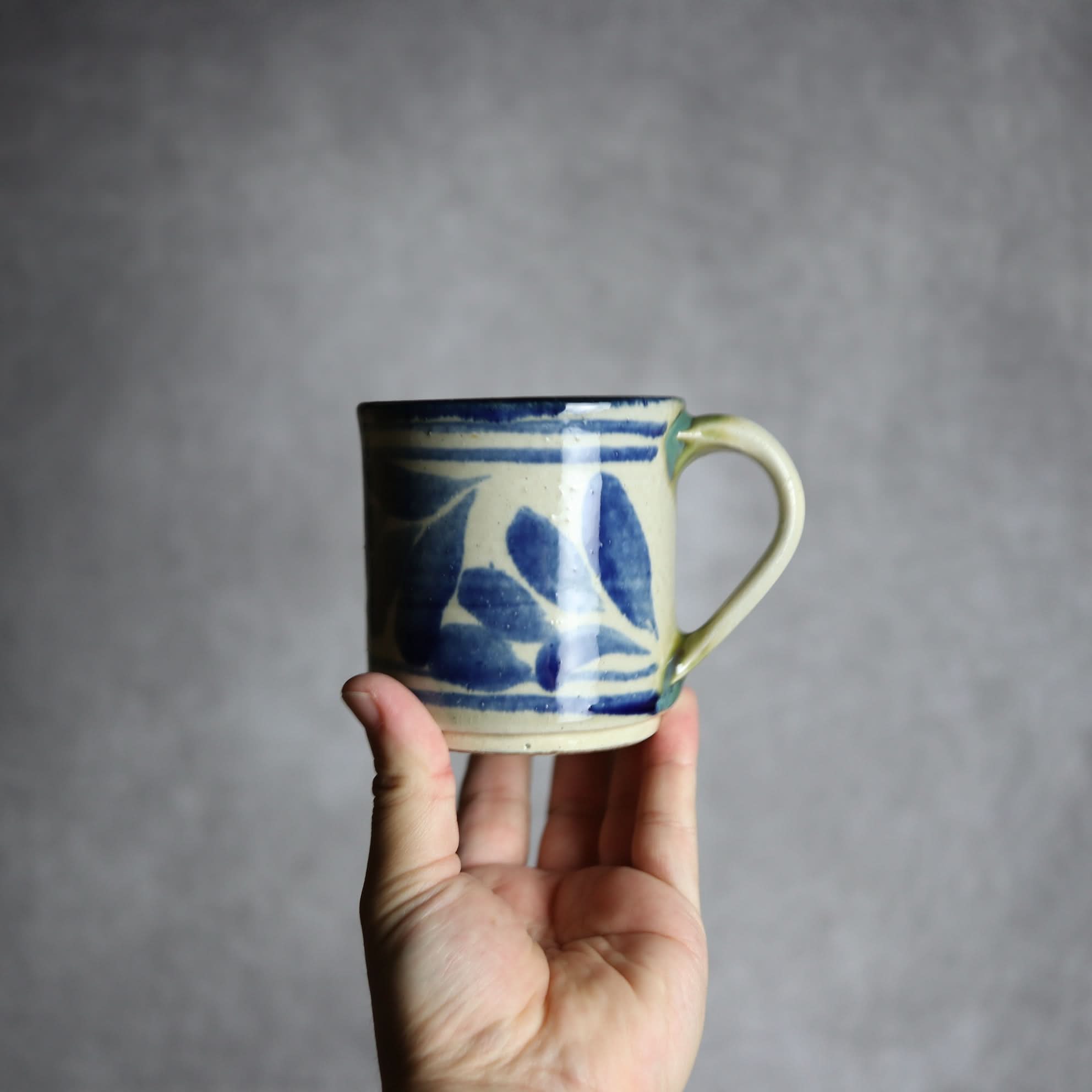 マグカップ1 呉須釉 葉紋 やちむん 陶器 いずみ窯 島袋工房 やちむん 陶器.