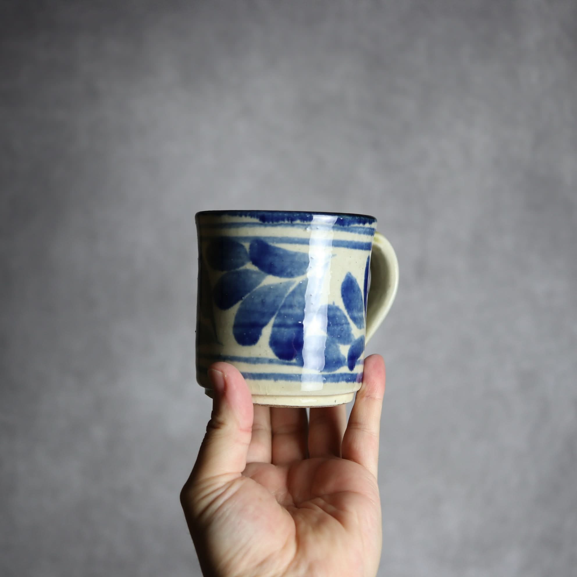 マグカップ1 呉須釉 葉紋 やちむん 陶器 いずみ窯 島袋工房 やちむん 陶器.