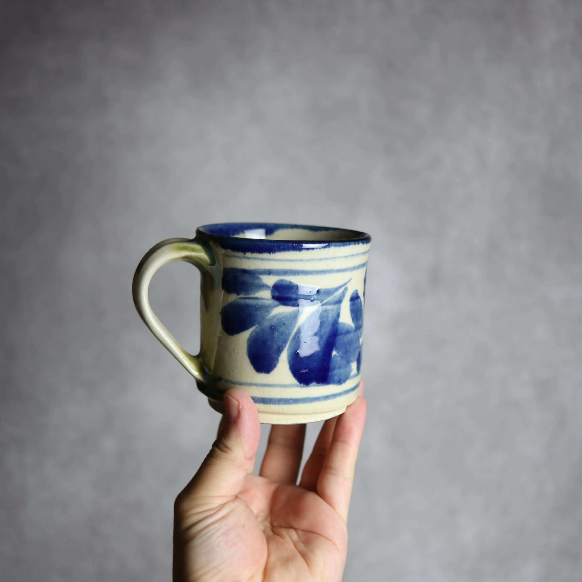 マグカップ1 呉須釉 葉紋 やちむん 陶器 いずみ窯 島袋工房 やちむん 陶器.