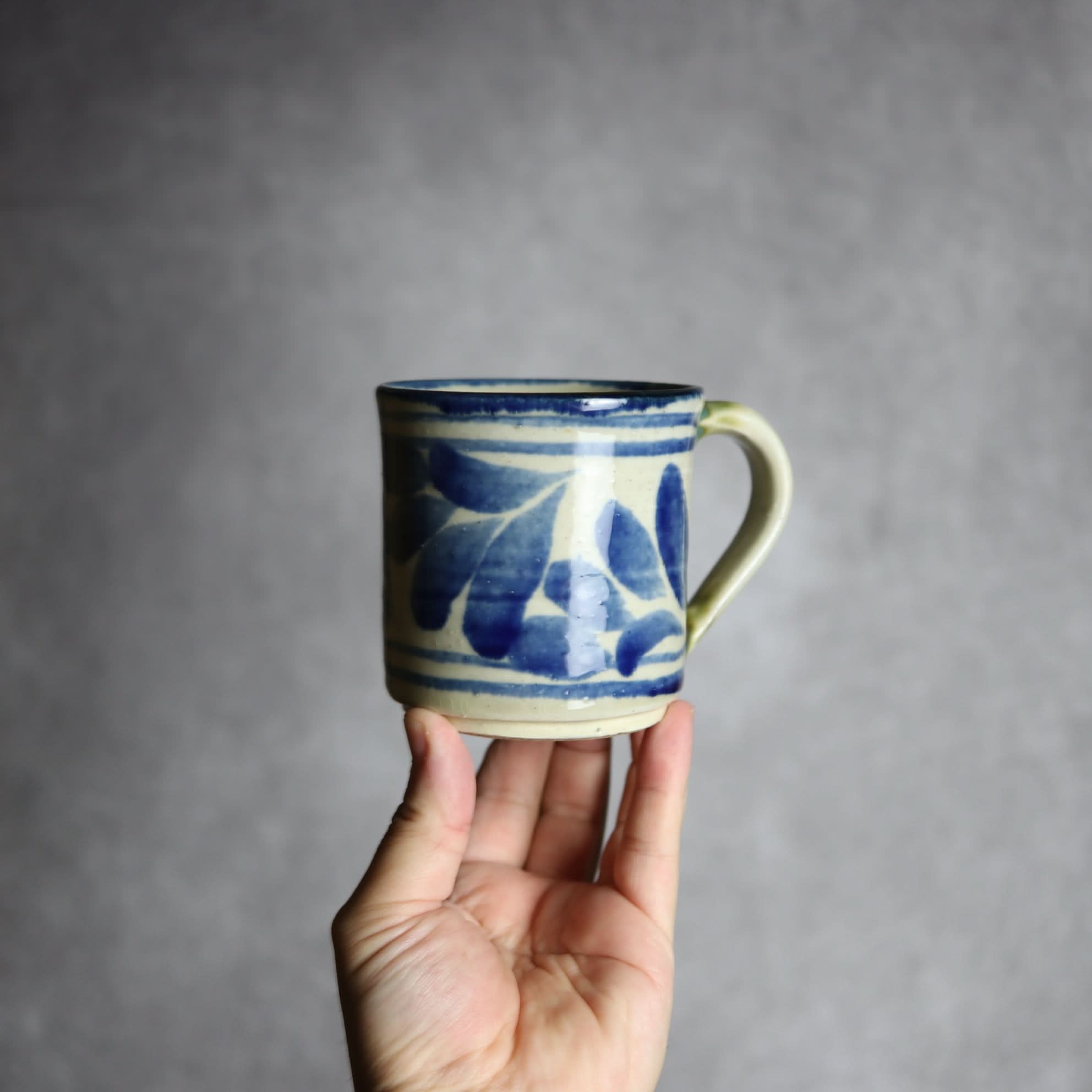 マグカップ1 呉須釉 葉紋 やちむん 陶器 いずみ窯 島袋工房 やちむん 陶器.