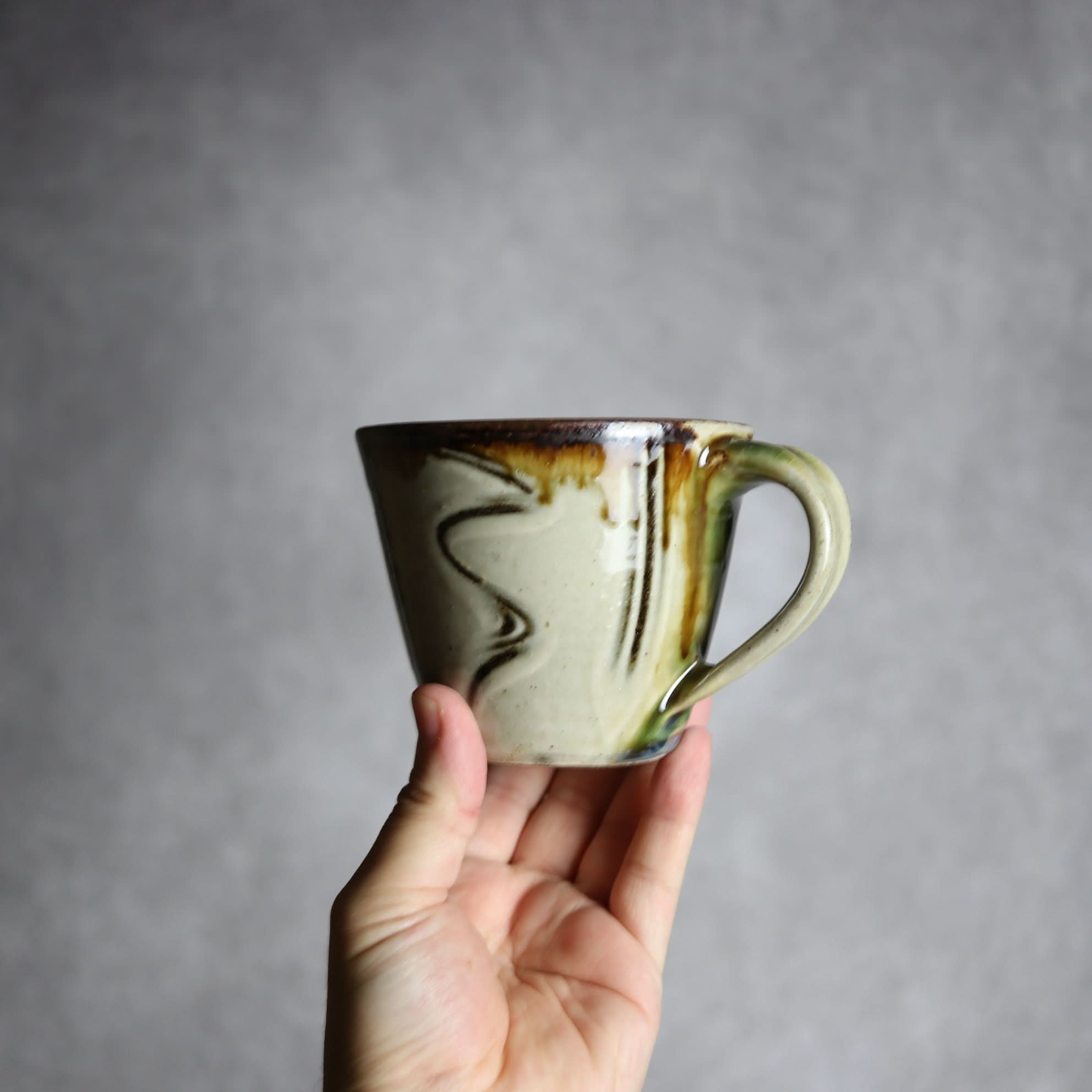 マグカップ1 飴 白釉 指描 やちむん 陶器 いずみ窯 島袋工房 やちむん 陶器.