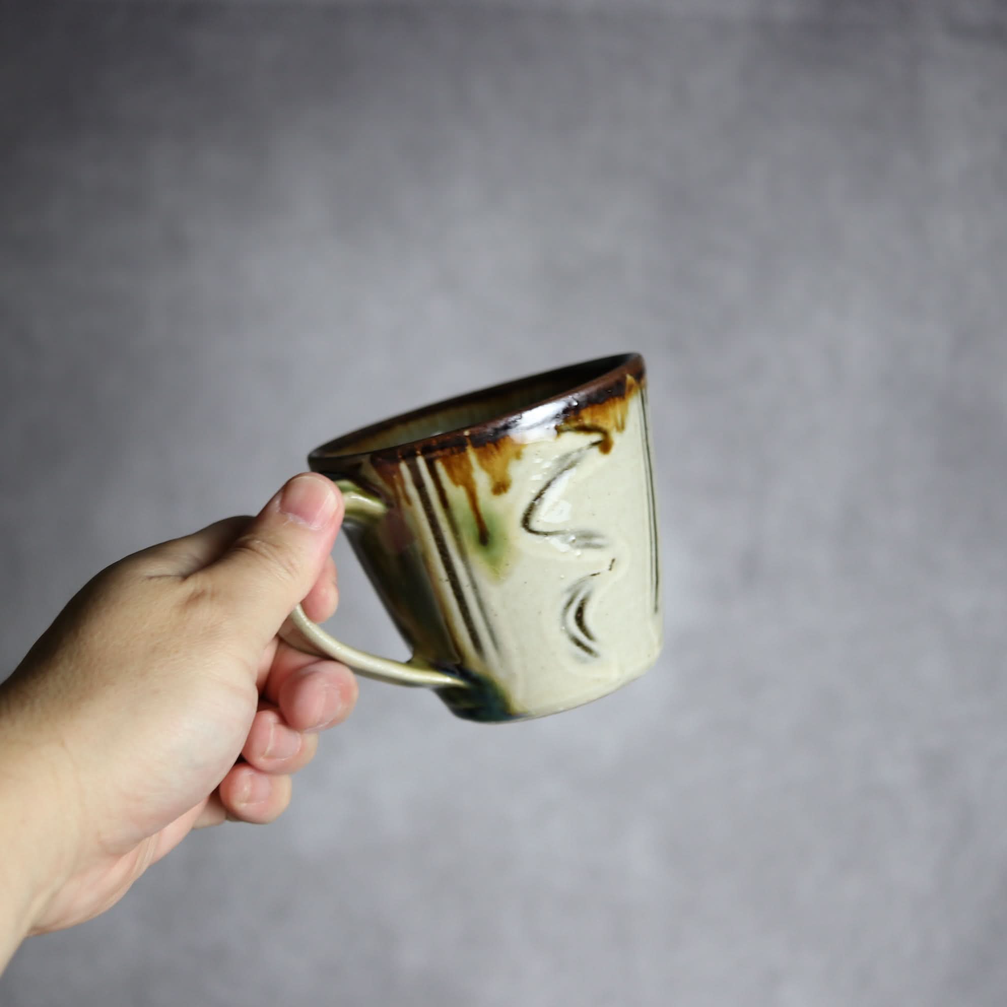 マグカップ1 飴 白釉 指描 やちむん 陶器 いずみ窯 島袋工房 やちむん 陶器.