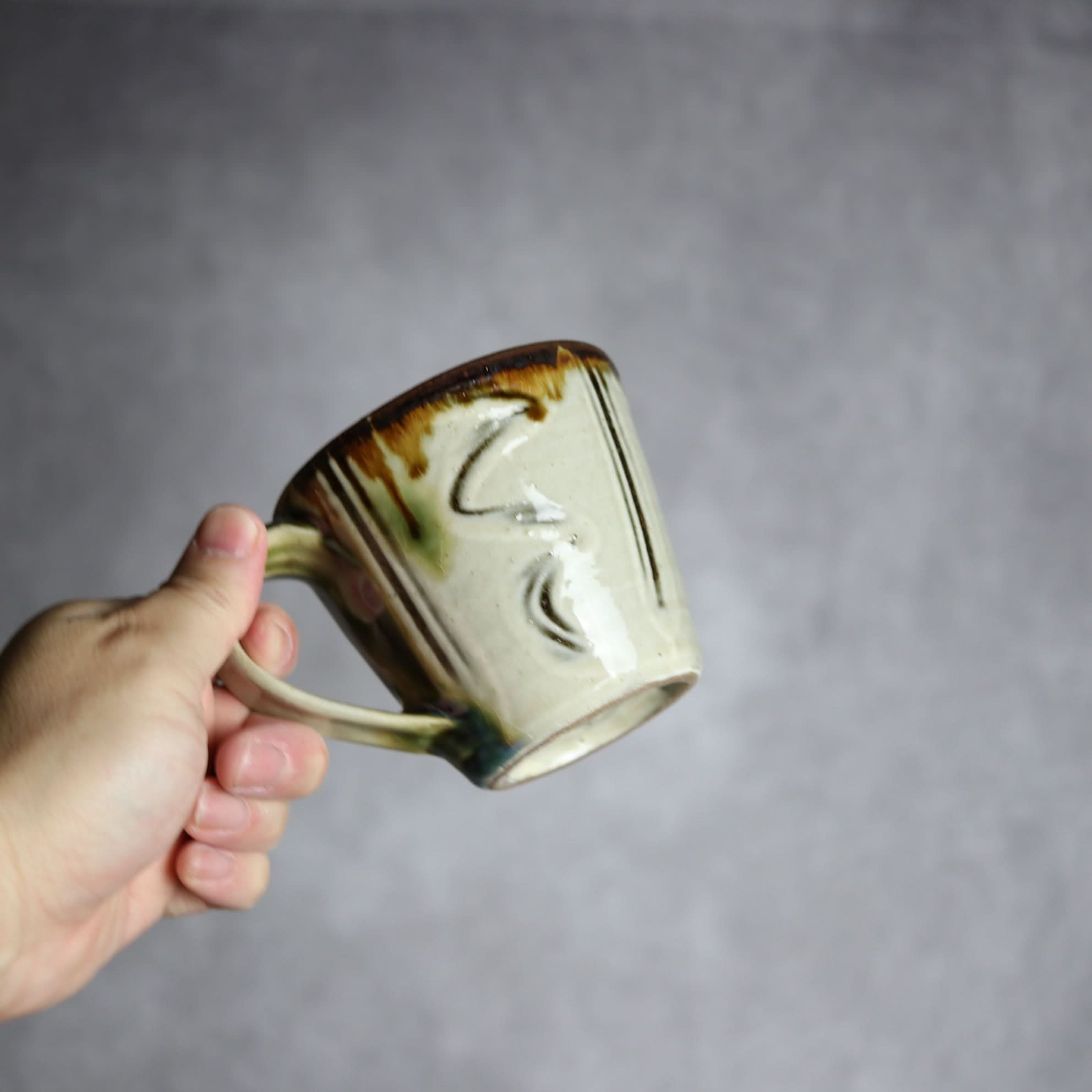 マグカップ1 飴 白釉 指描 やちむん 陶器 いずみ窯 島袋工房 やちむん 陶器.