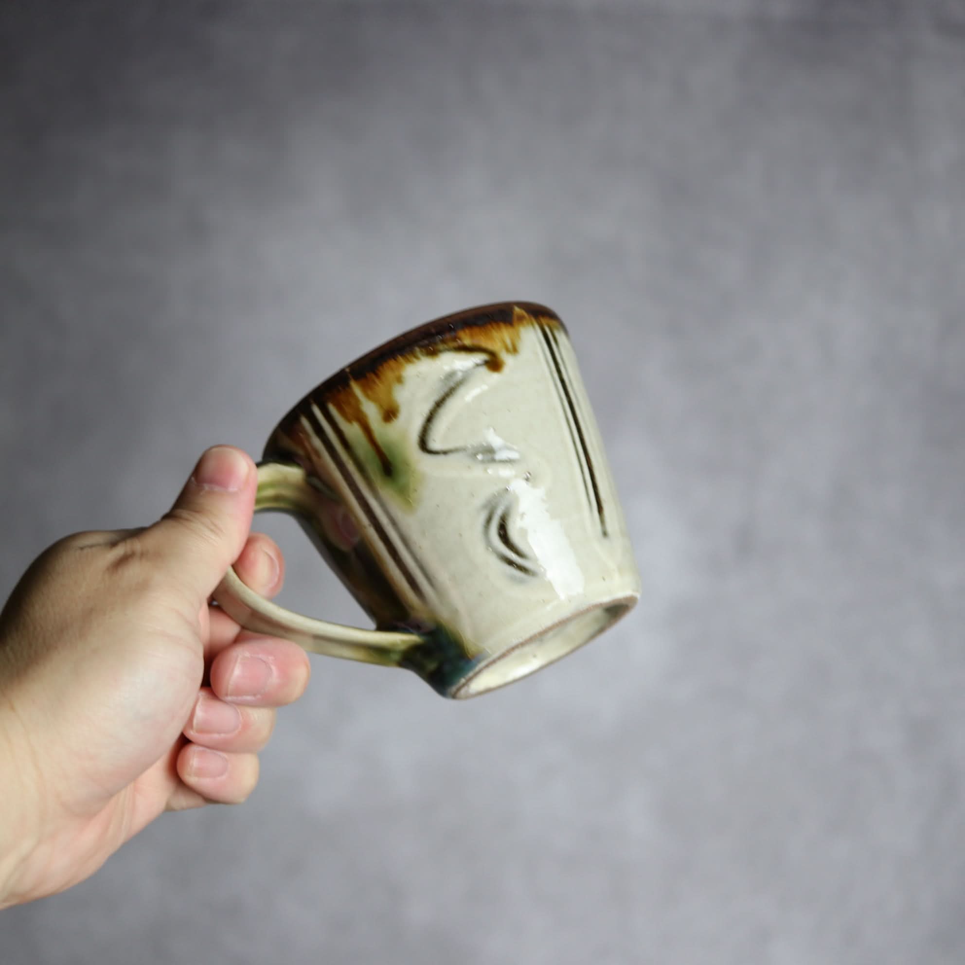 マグカップ1 飴 白釉 指描 やちむん 陶器 いずみ窯 島袋工房 やちむん 陶器.