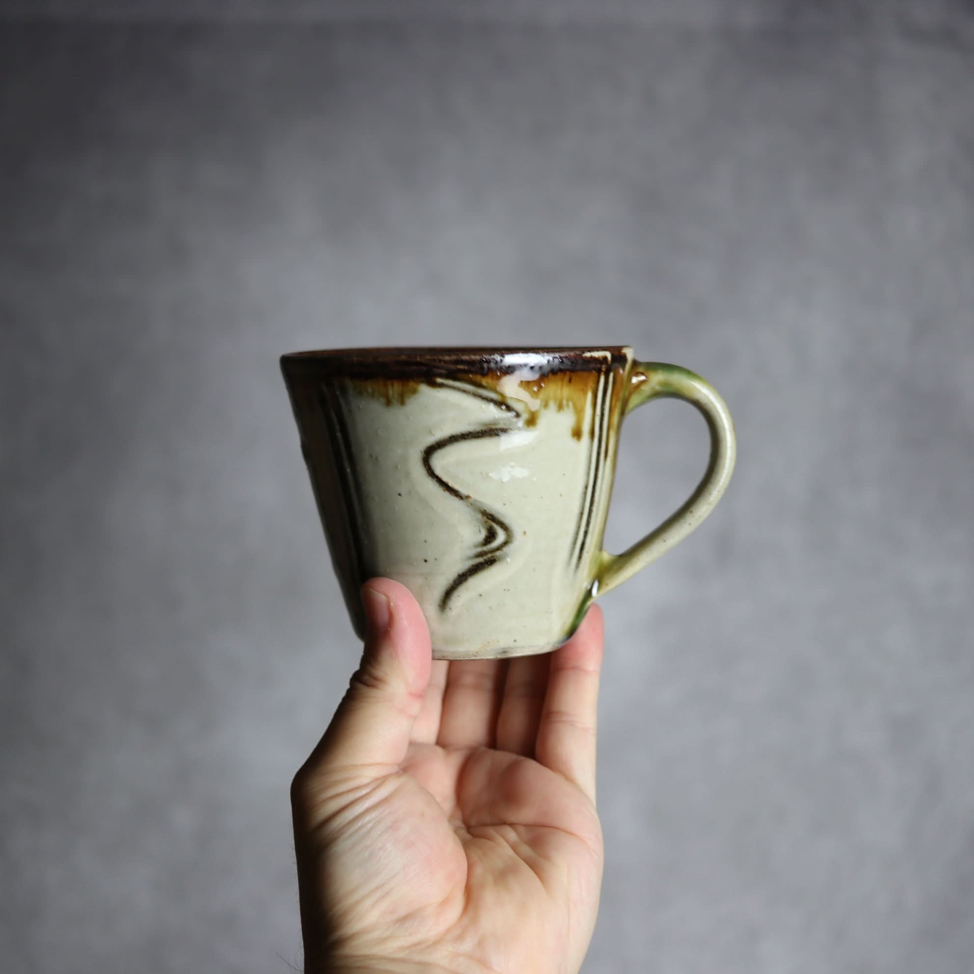 マグカップ1 飴 白釉 指描 やちむん 陶器 いずみ窯 島袋工房 やちむん 陶器.