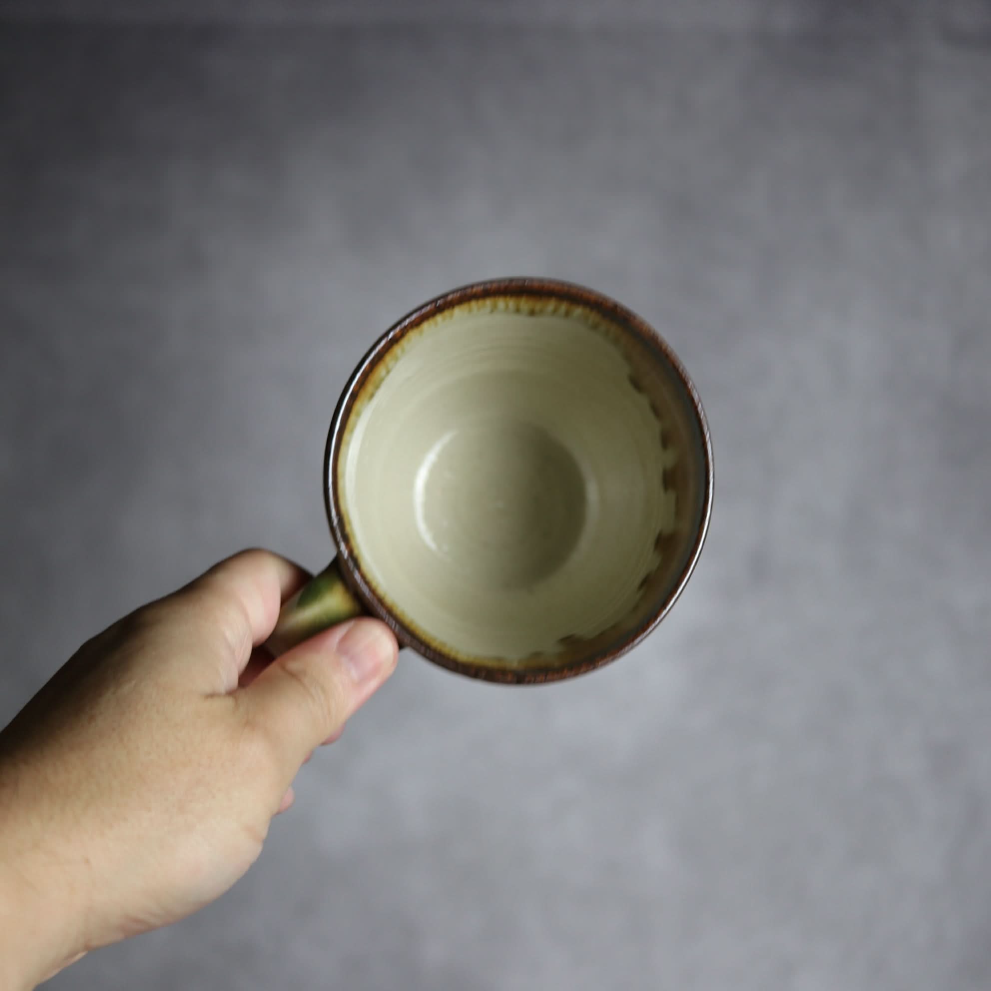 いずみ窯 島袋工房 - マグカップ1 飴 白釉 指描 やちむん 陶器 いずみ窯 島袋工房 - mundasui