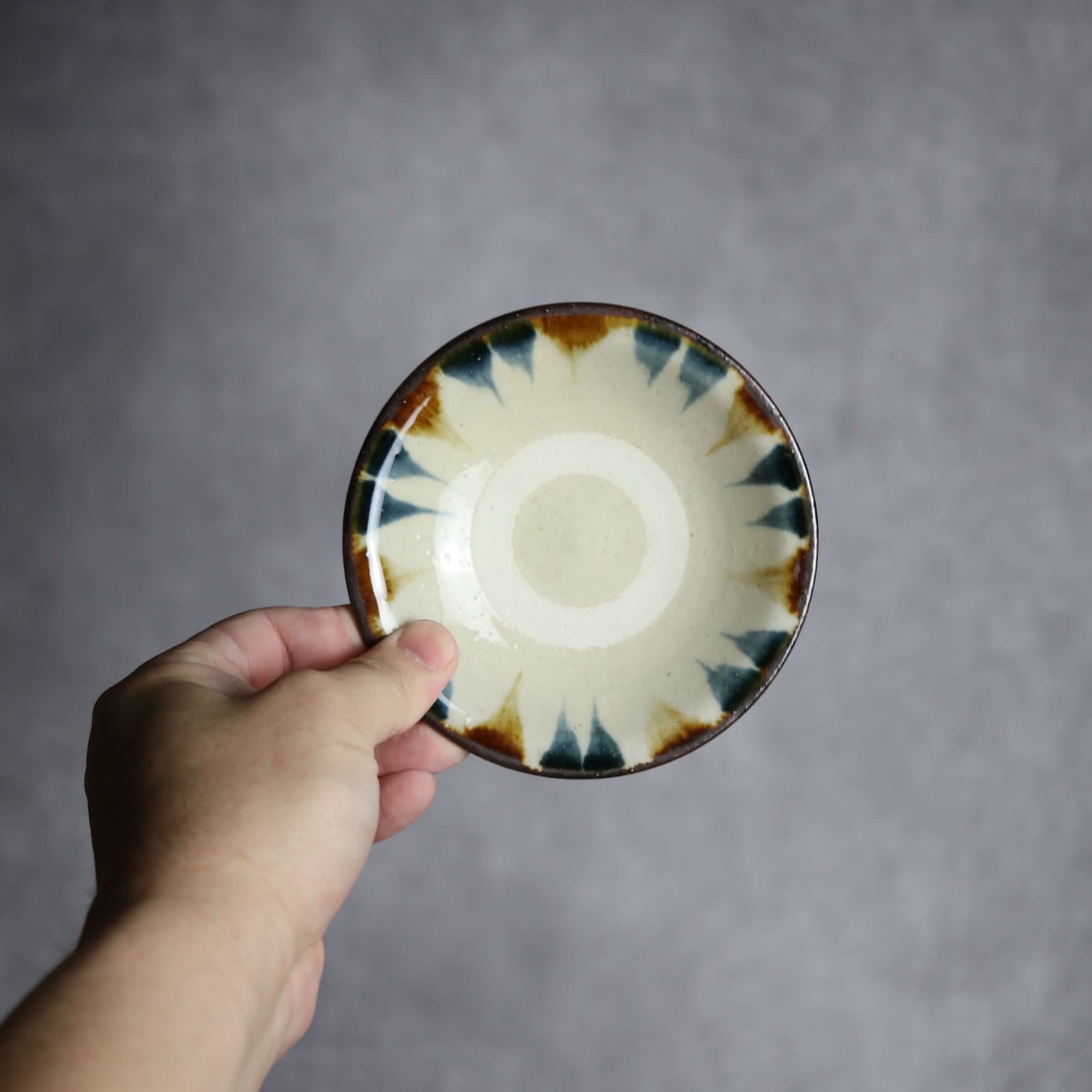 4寸皿1 飴 呉須釉 縁線描 やちむん 陶器 いずみ窯 島袋工房 やちむん 陶器.