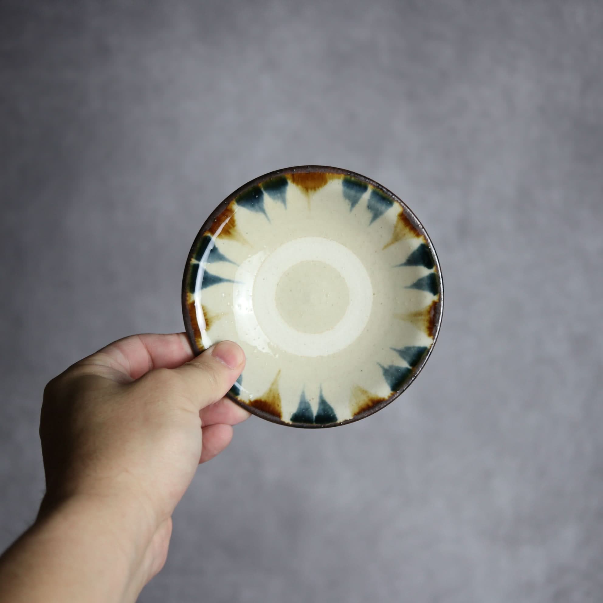 4寸皿1 飴 呉須釉 縁線描 やちむん 陶器 いずみ窯 島袋工房 やちむん 陶器.