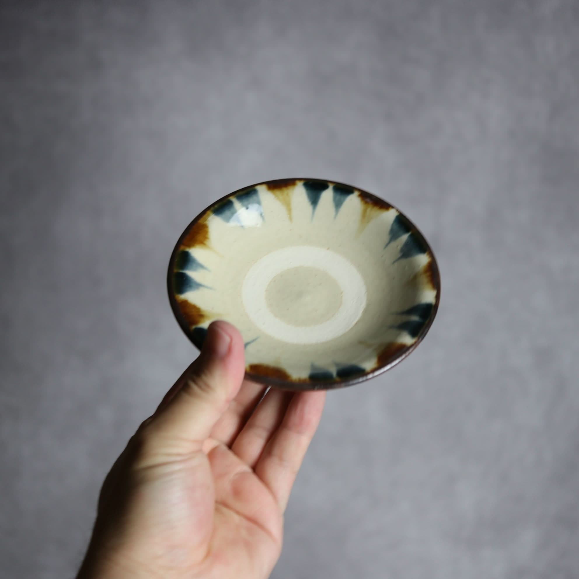 4寸皿1 飴 呉須釉 縁線描 やちむん 陶器 いずみ窯 島袋工房 やちむん 陶器.