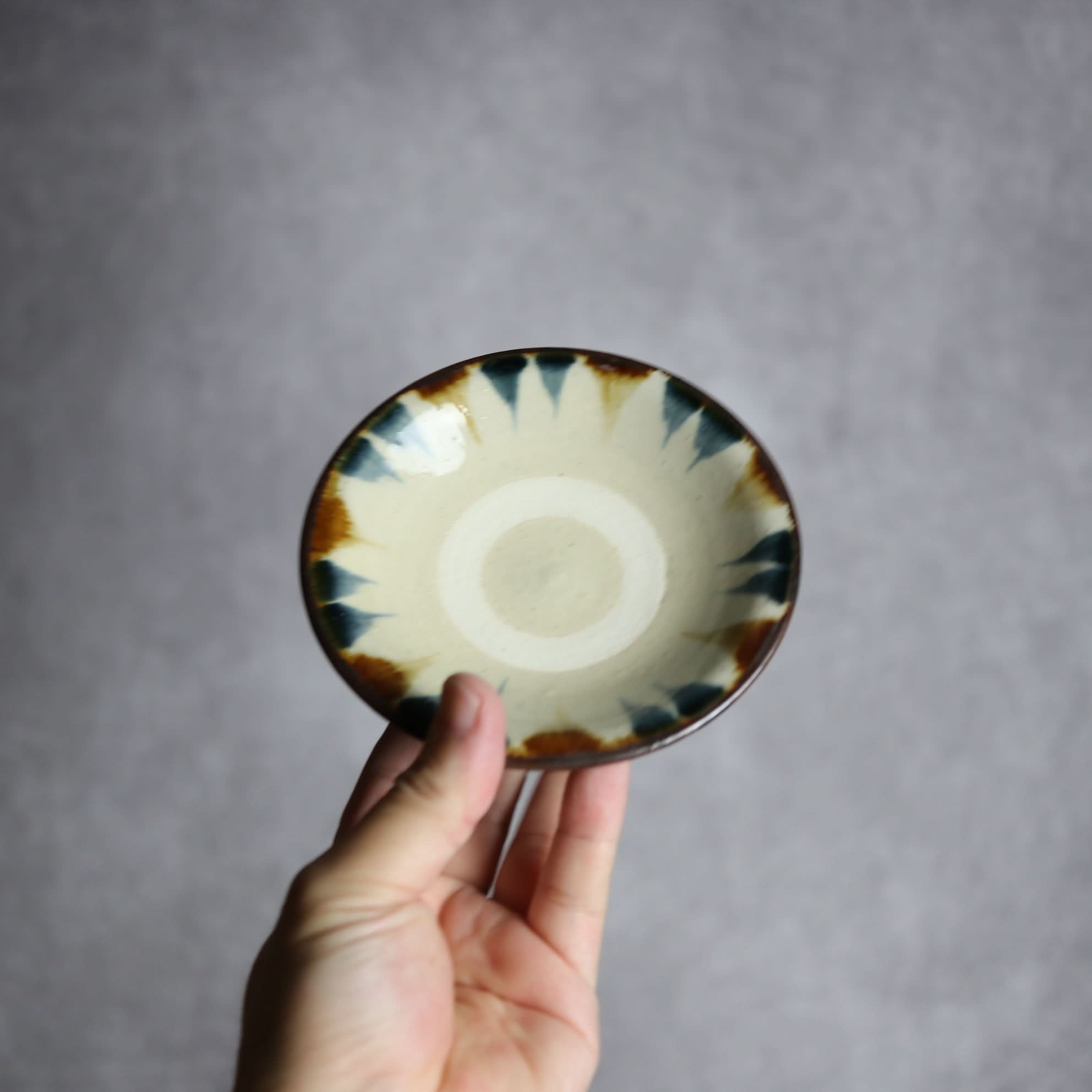 4寸皿1 飴 呉須釉 縁線描 やちむん 陶器 いずみ窯 島袋工房 やちむん 陶器.