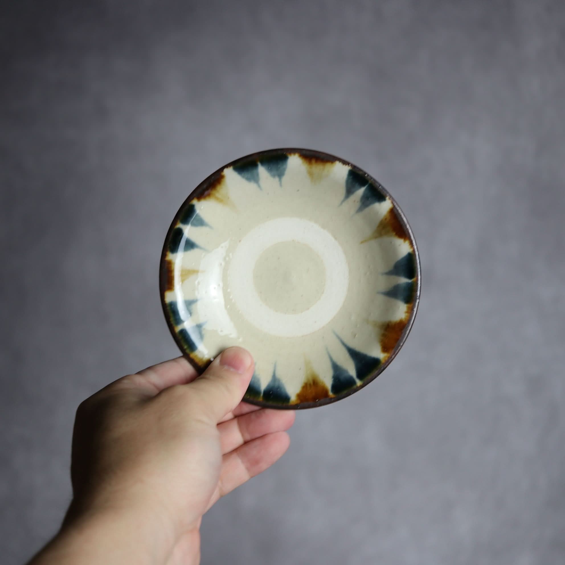 4寸皿1 飴 呉須釉 縁線描 やちむん 陶器 いずみ窯 島袋工房 やちむん 陶器.