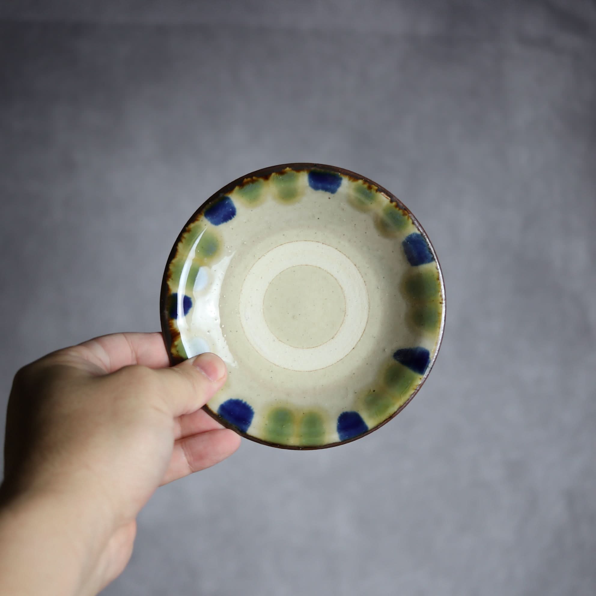 4寸皿1 呉須・緑釉 点打 やちむん 陶器 いずみ窯 島袋工房 やちむん 陶器.