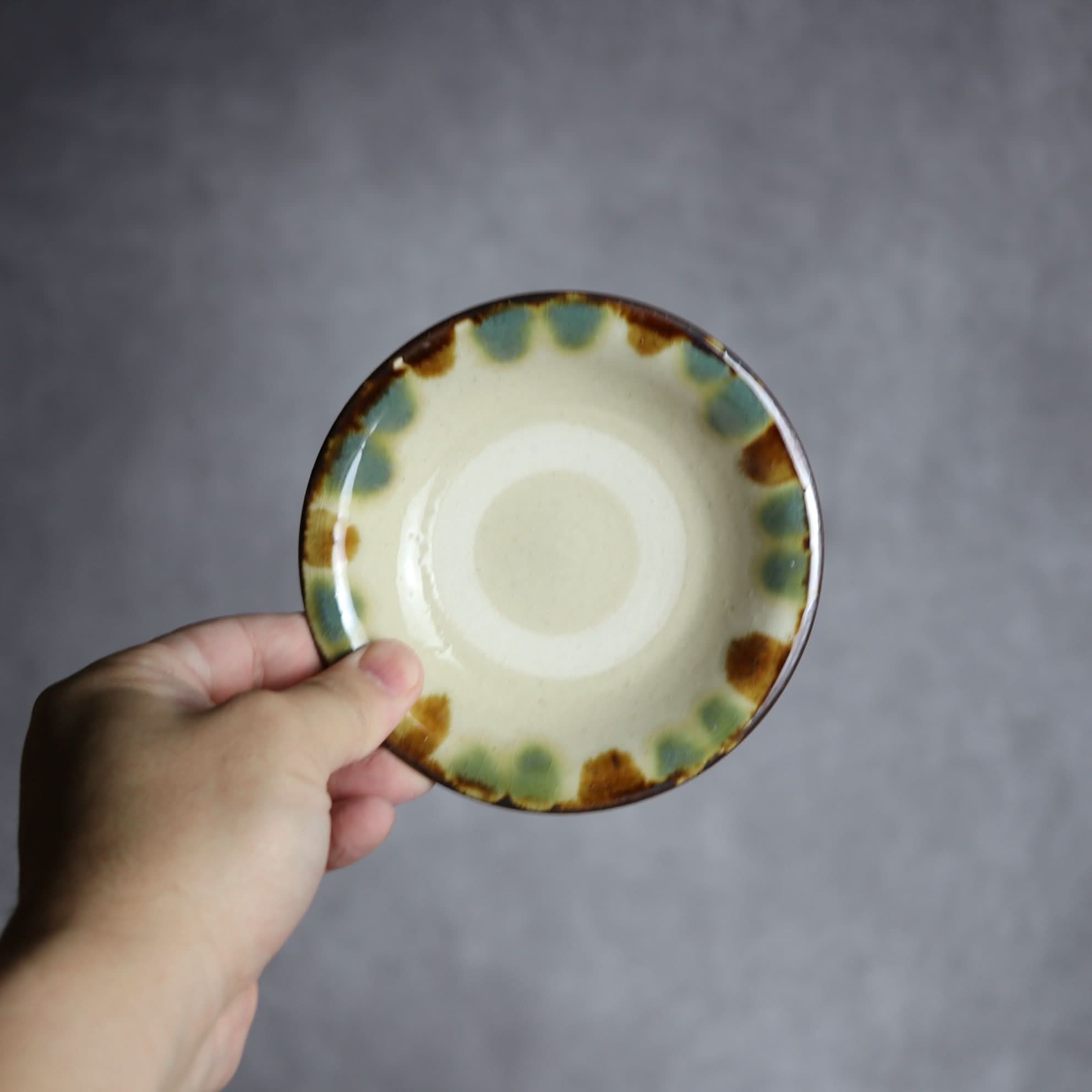 4寸皿1 三彩 点打 やちむん 陶器 いずみ窯 島袋工房 やちむん 陶器.