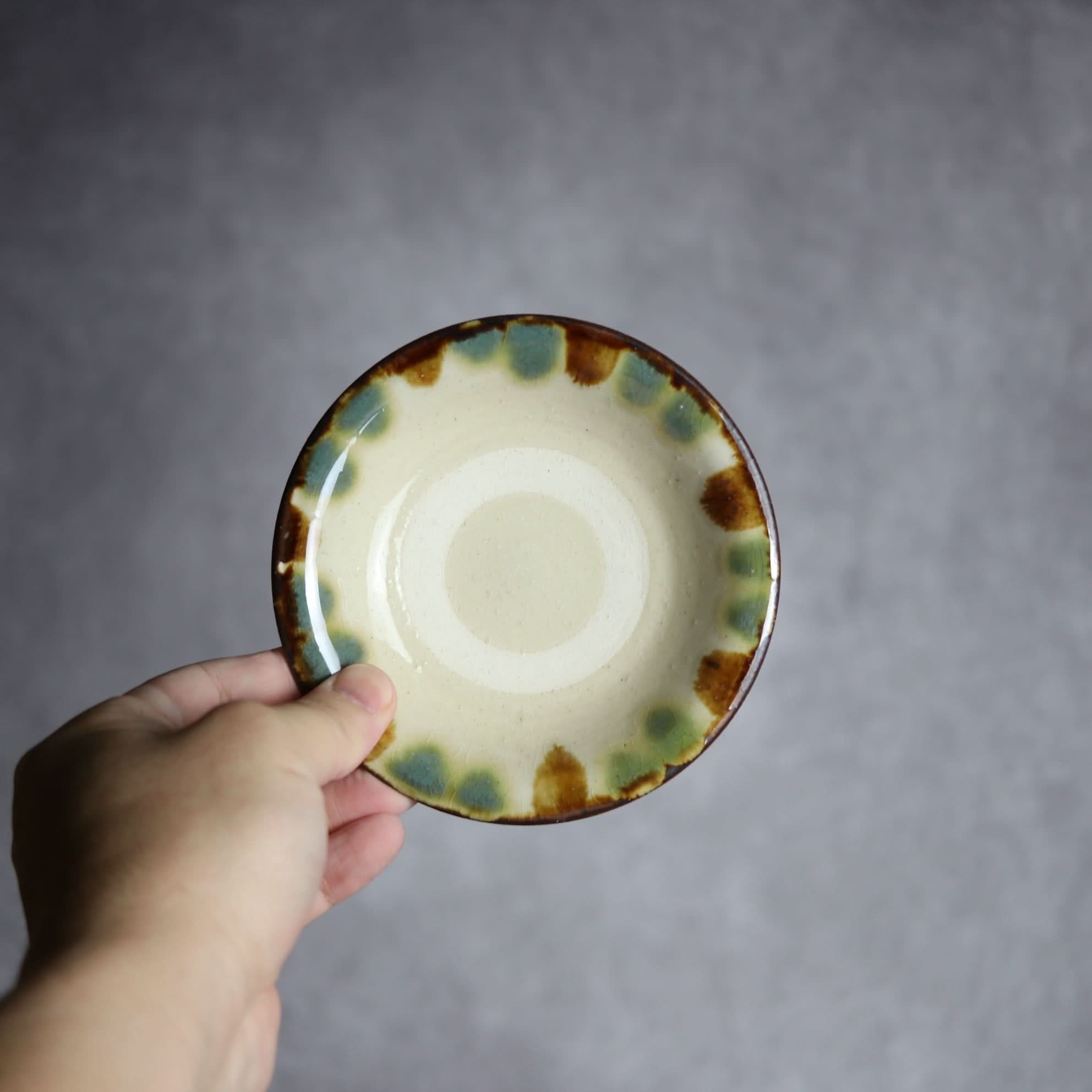 4寸皿1 三彩 点打 やちむん 陶器 いずみ窯 島袋工房 やちむん 陶器.
