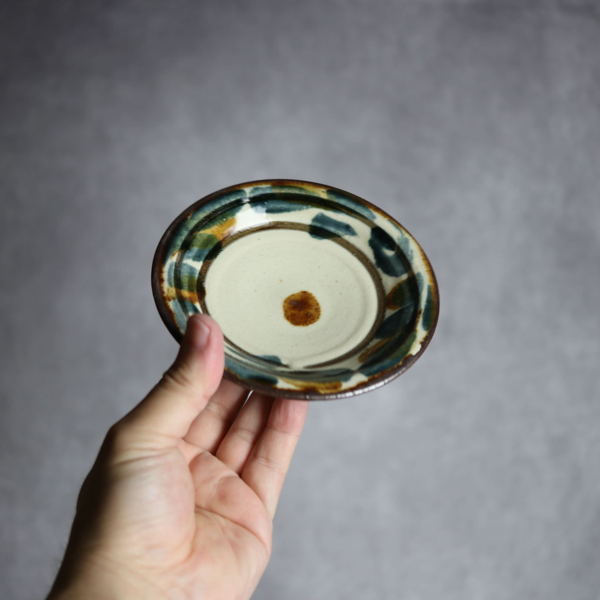 4寸皿1 飴 呉須釉 唐草 やちむん 陶器 いずみ窯 島袋工房 やちむん 陶器.