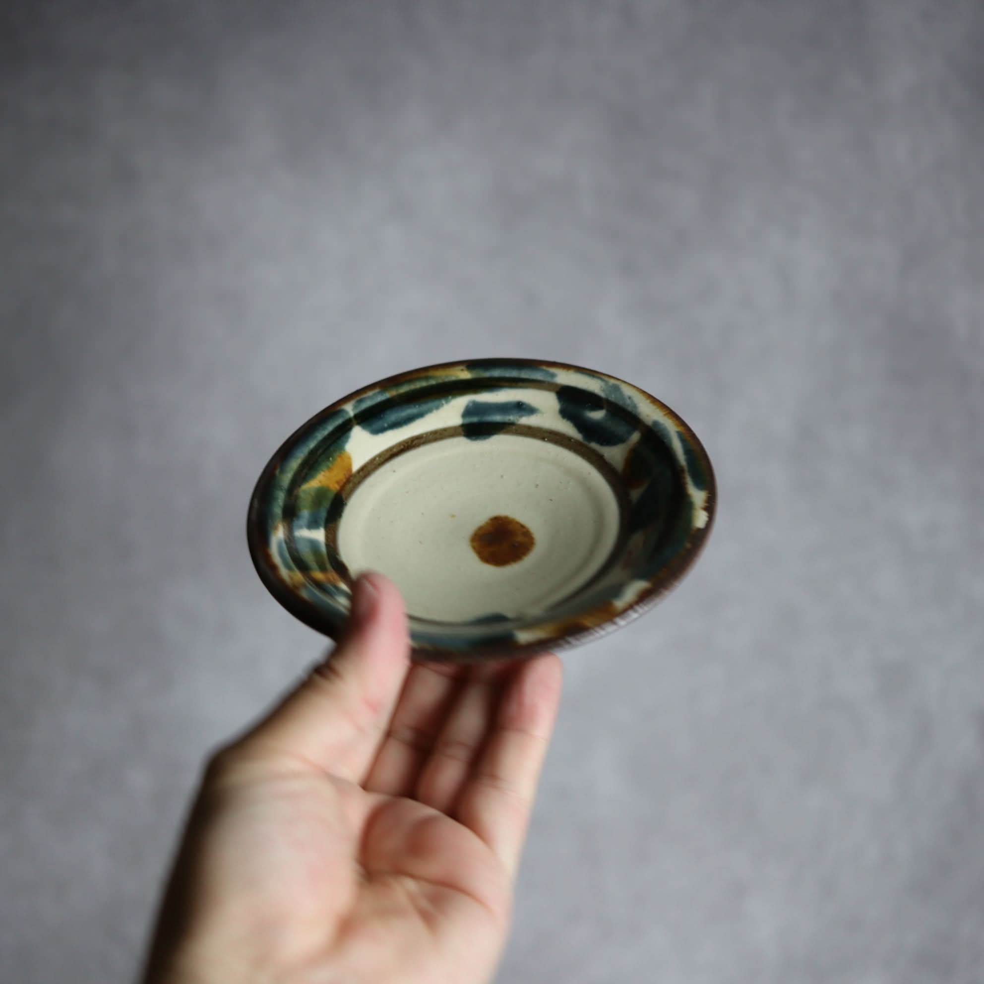 4寸皿1 飴 呉須釉 唐草 やちむん 陶器 いずみ窯 島袋工房 やちむん 陶器.