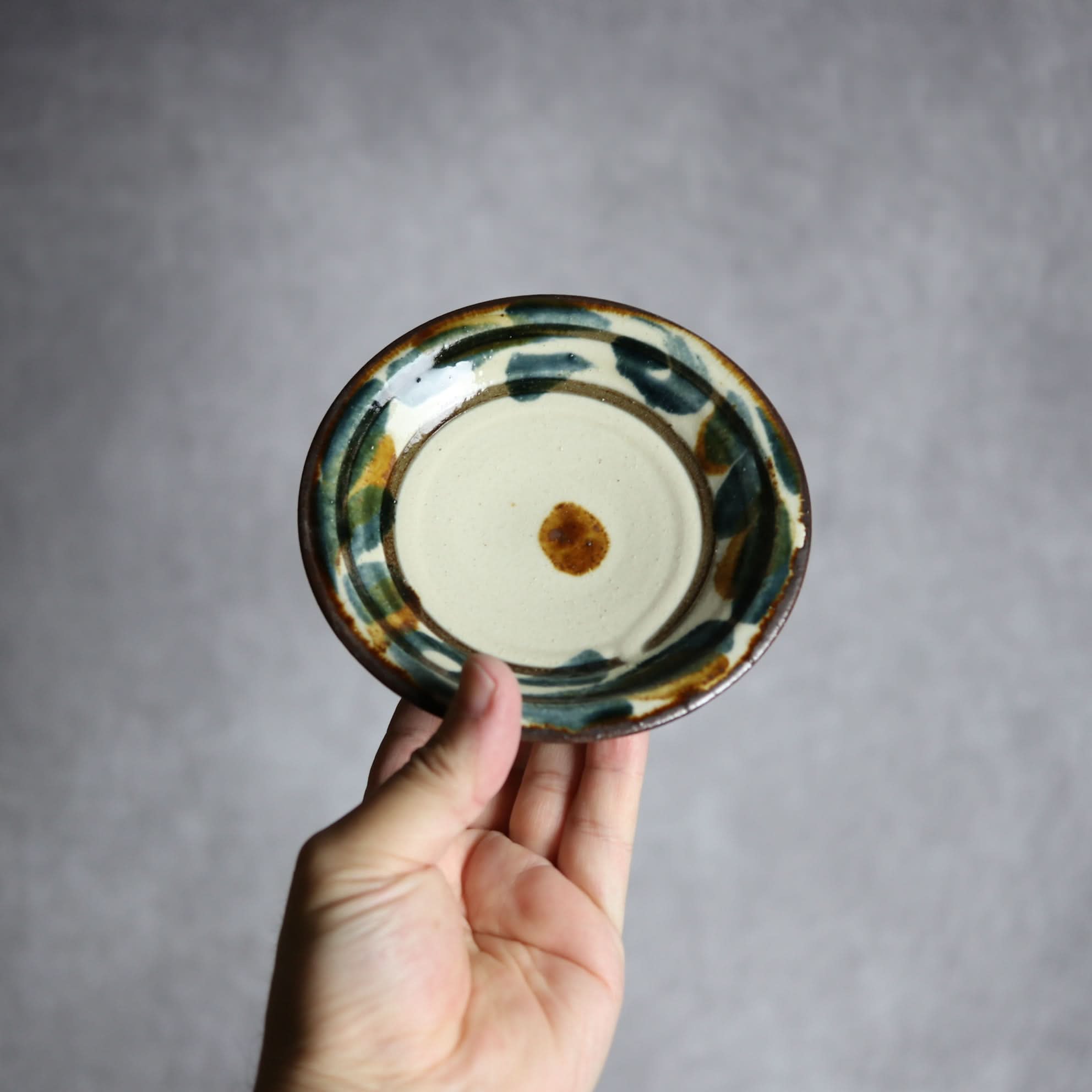 4寸皿1 飴 呉須釉 唐草 やちむん 陶器 いずみ窯 島袋工房 やちむん 陶器.