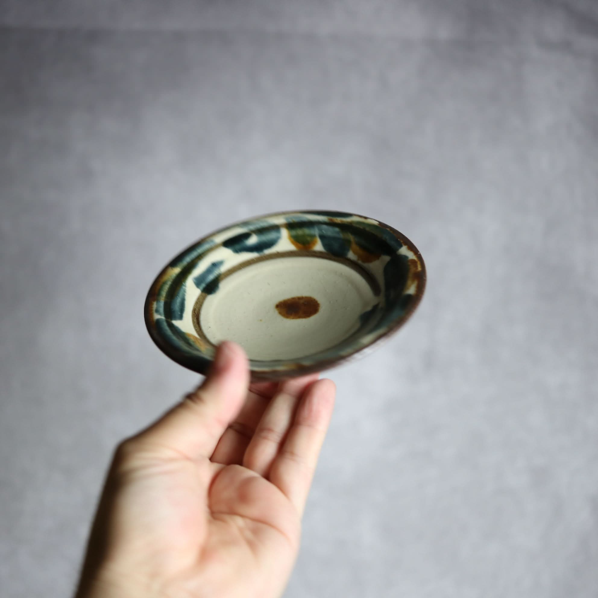 4寸皿1 飴 呉須釉 唐草 やちむん 陶器 いずみ窯 島袋工房 やちむん 陶器.