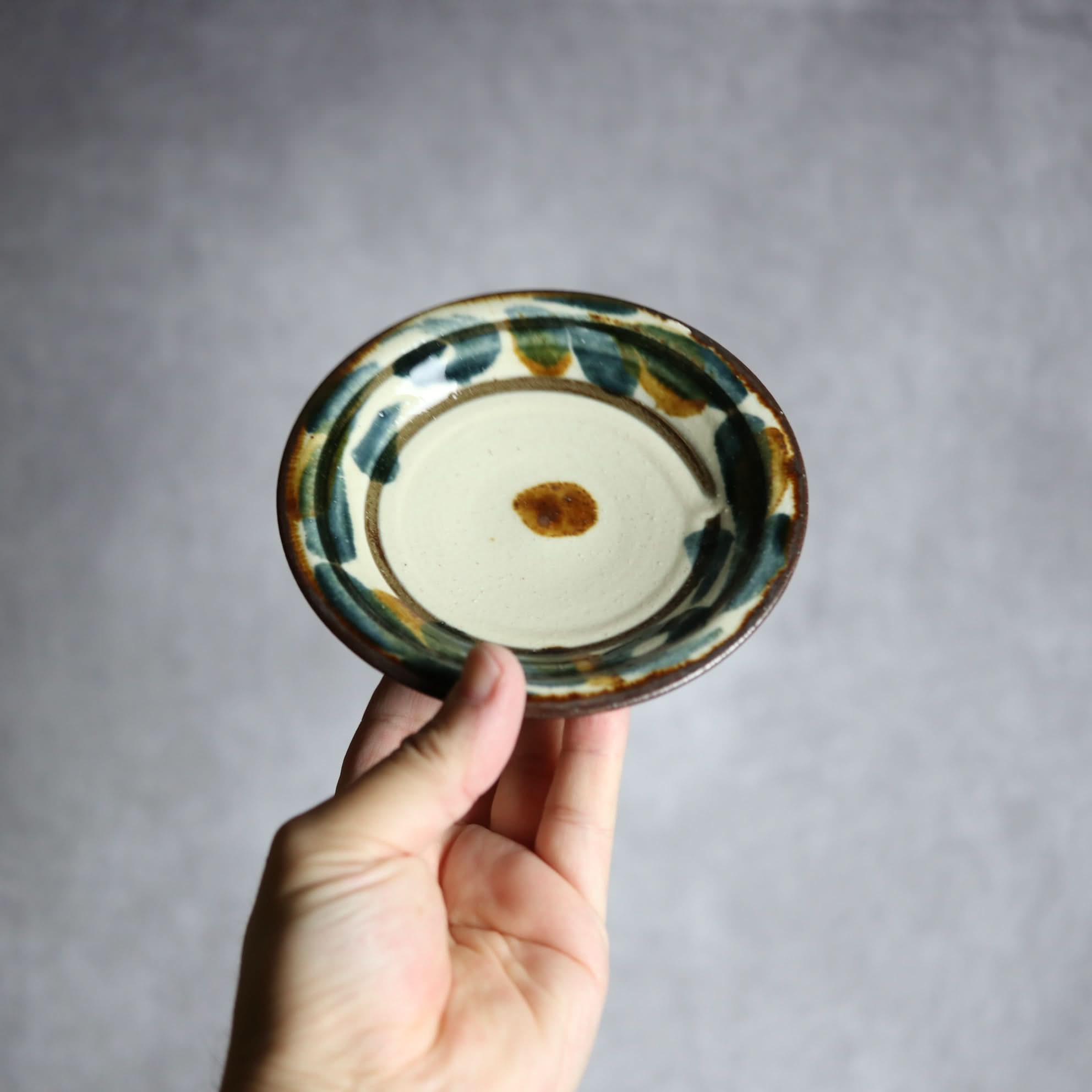 4寸皿1 飴 呉須釉 唐草 やちむん 陶器 いずみ窯 島袋工房 やちむん 陶器.