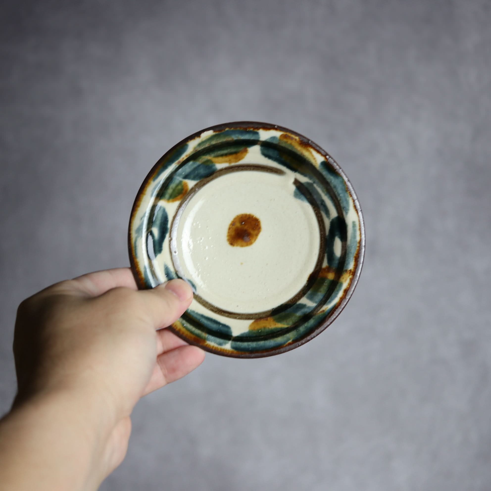 4寸皿1 飴 呉須釉 唐草 やちむん 陶器 いずみ窯 島袋工房 やちむん 陶器.