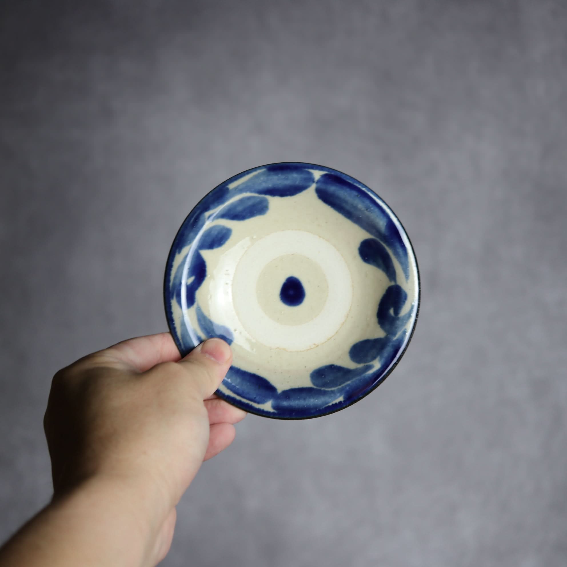 4寸皿1 呉須釉 唐草 やちむん 陶器 いずみ窯 島袋工房 やちむん 陶器.