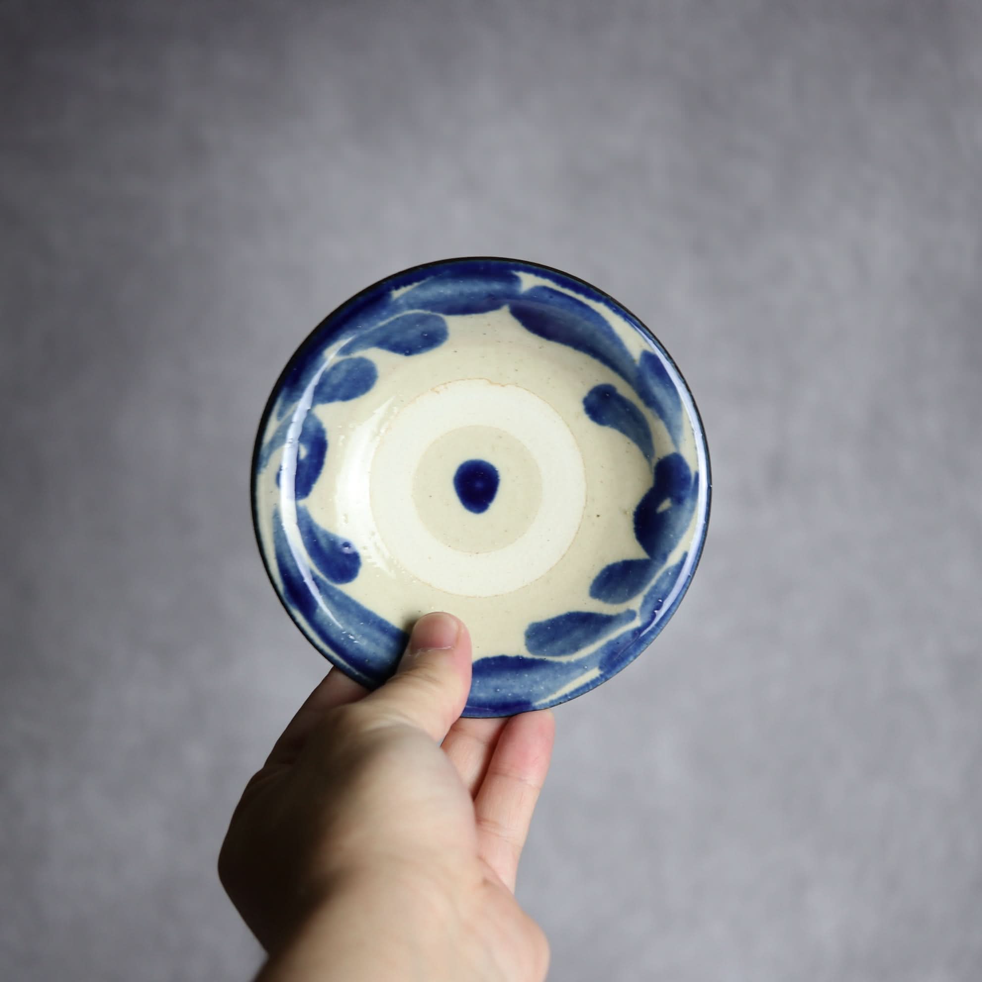 4寸皿1 呉須釉 唐草 やちむん 陶器 いずみ窯 島袋工房 やちむん 陶器.