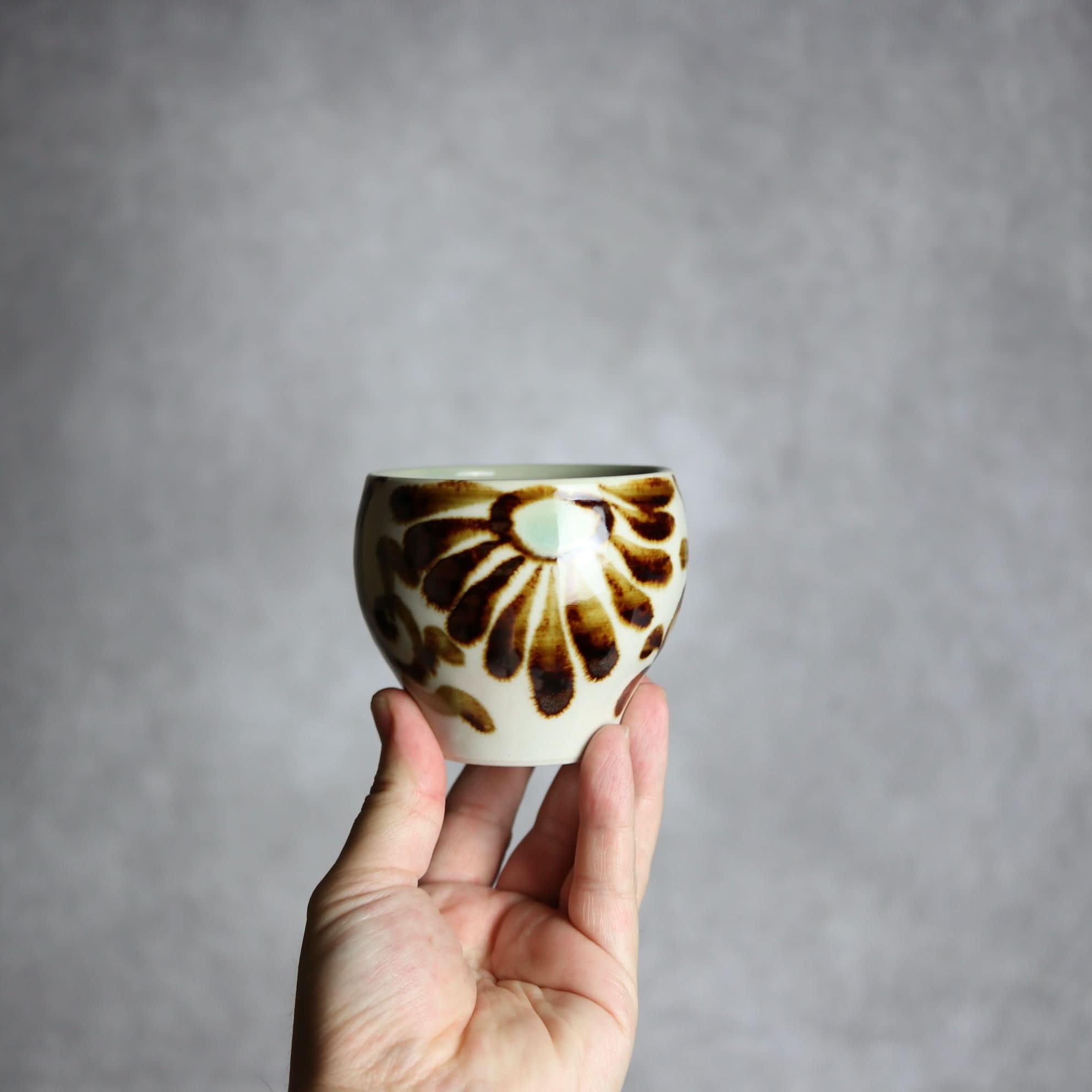 湯呑1 三彩 菊唐草 やちむん 陶器 拓美窯 やちむん 陶器.