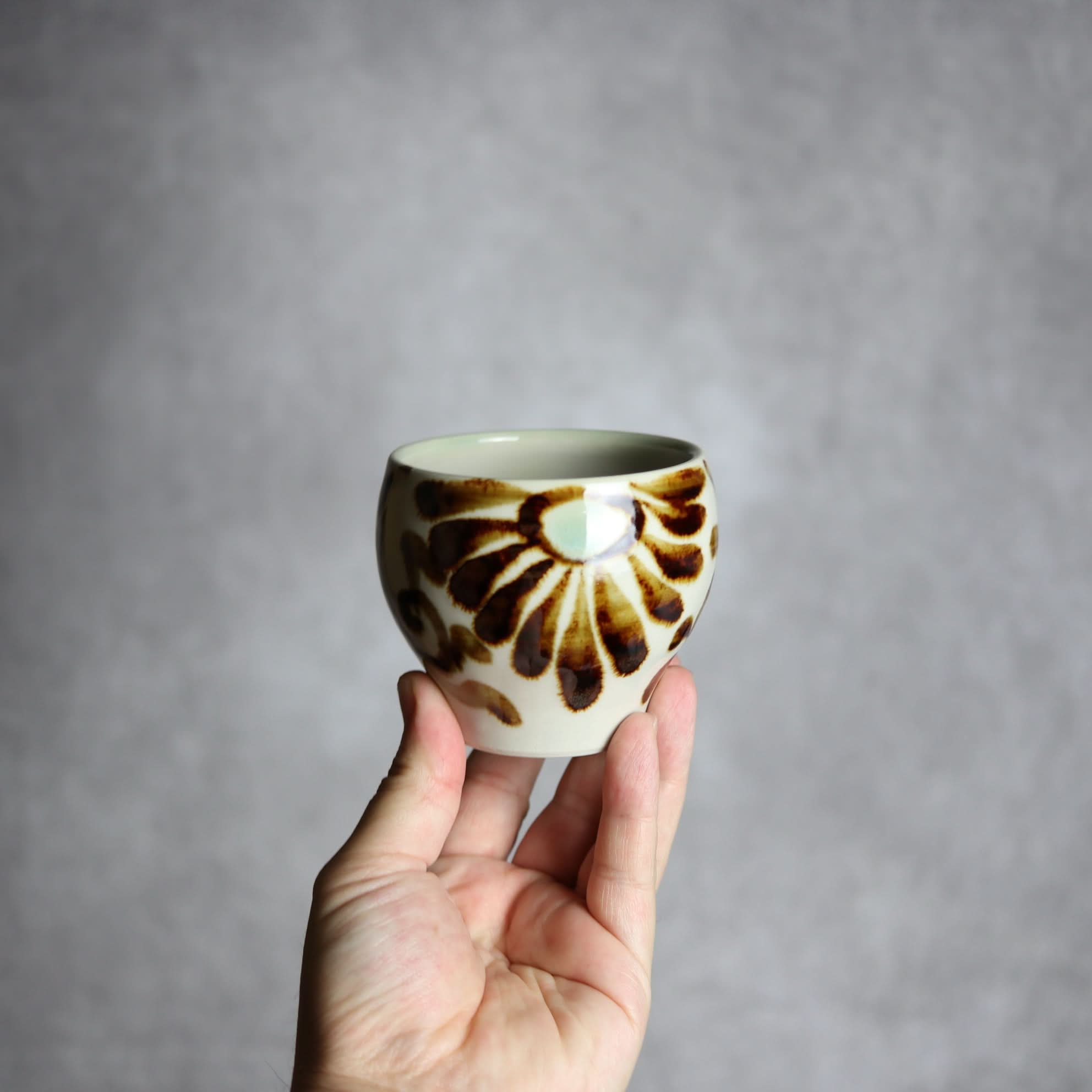 湯呑1 三彩 菊唐草 やちむん 陶器 拓美窯 やちむん 陶器.