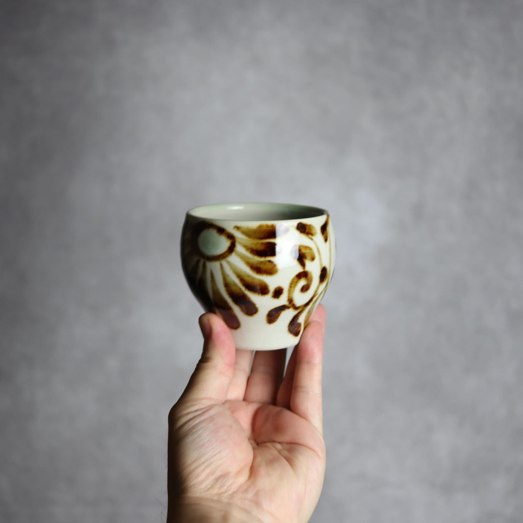 湯呑1 三彩 菊唐草 やちむん 陶器 拓美窯 やちむん 陶器.