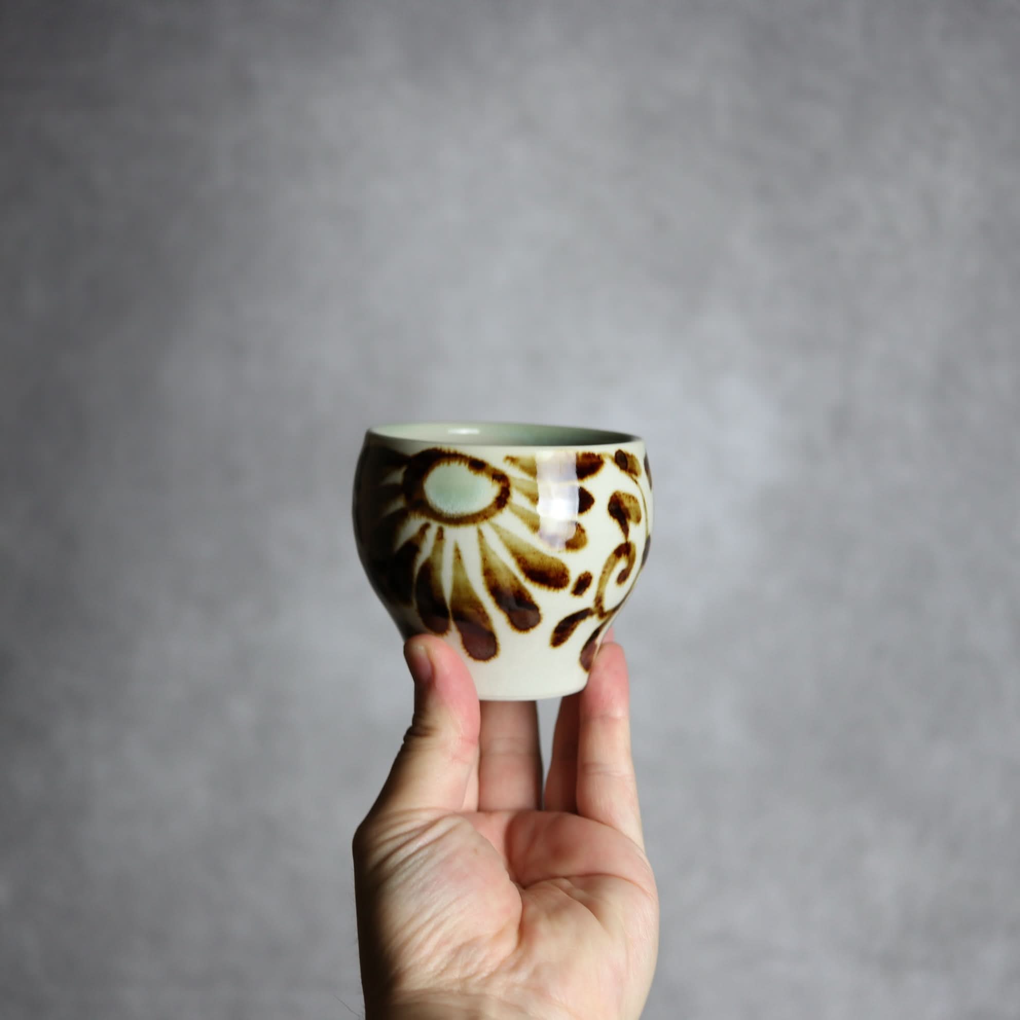 湯呑1 三彩 菊唐草 やちむん 陶器 拓美窯 やちむん 陶器.